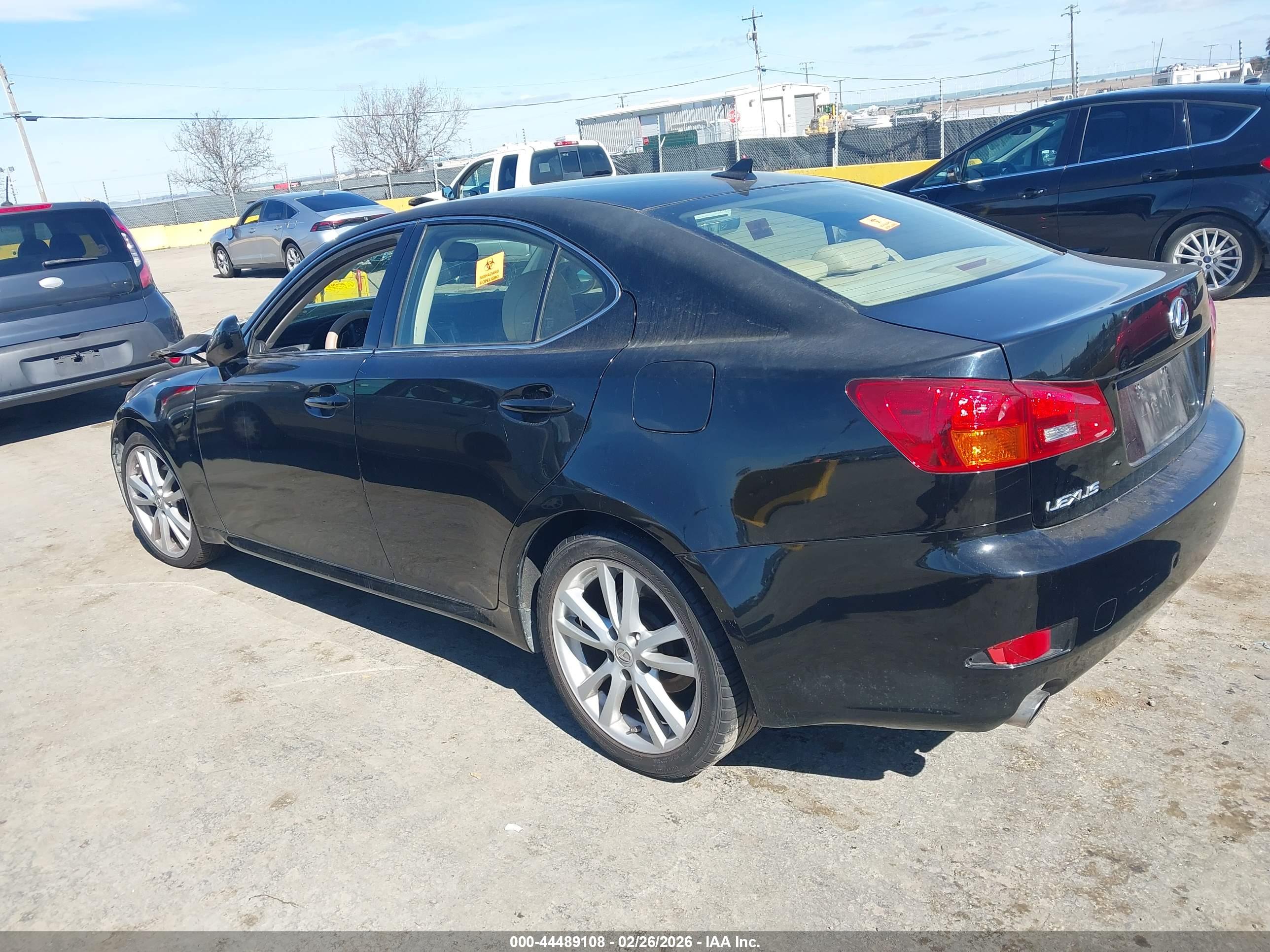 LEXUS IS image 3