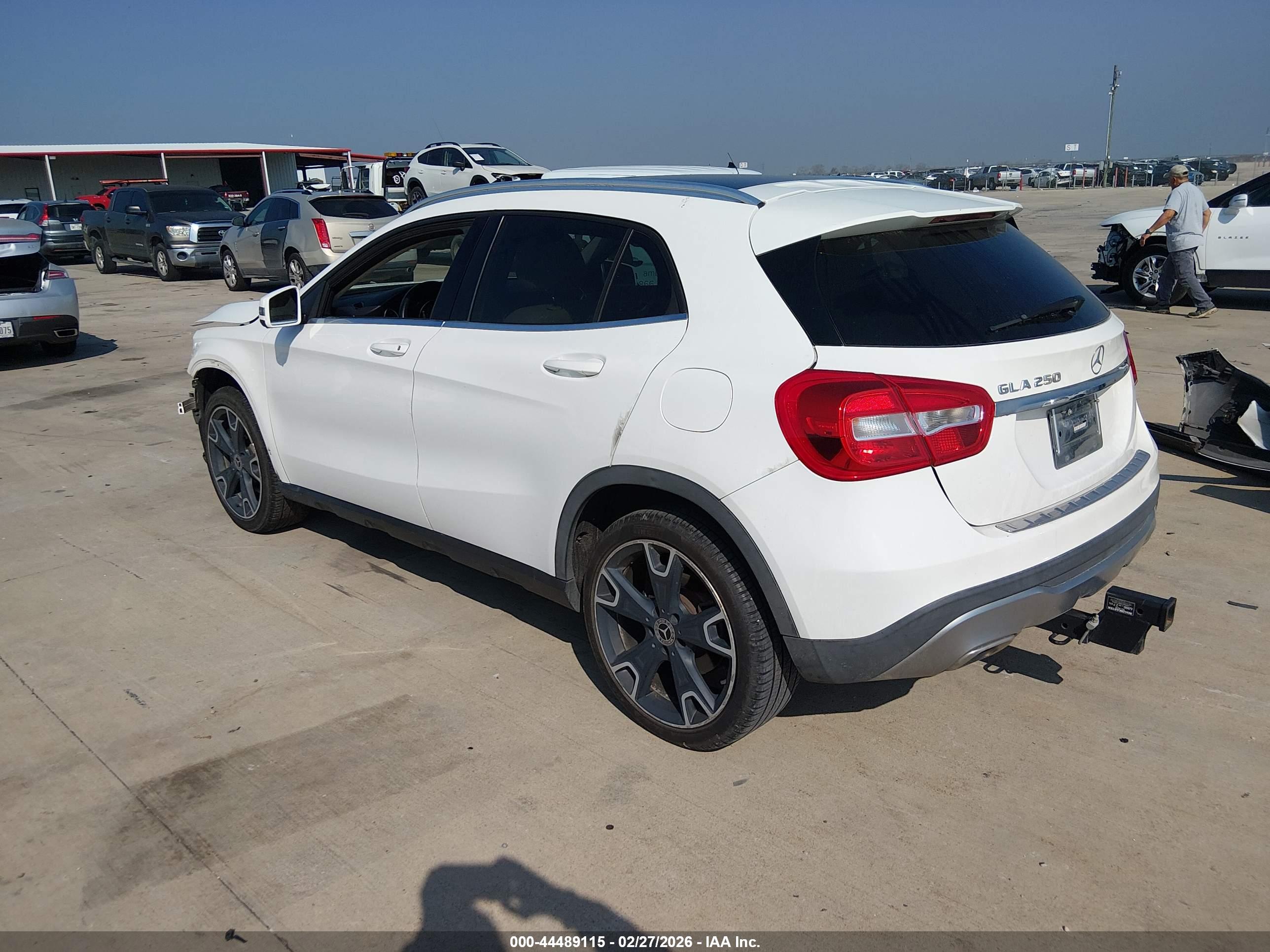 MERCEDES-BENZ GLA image 3