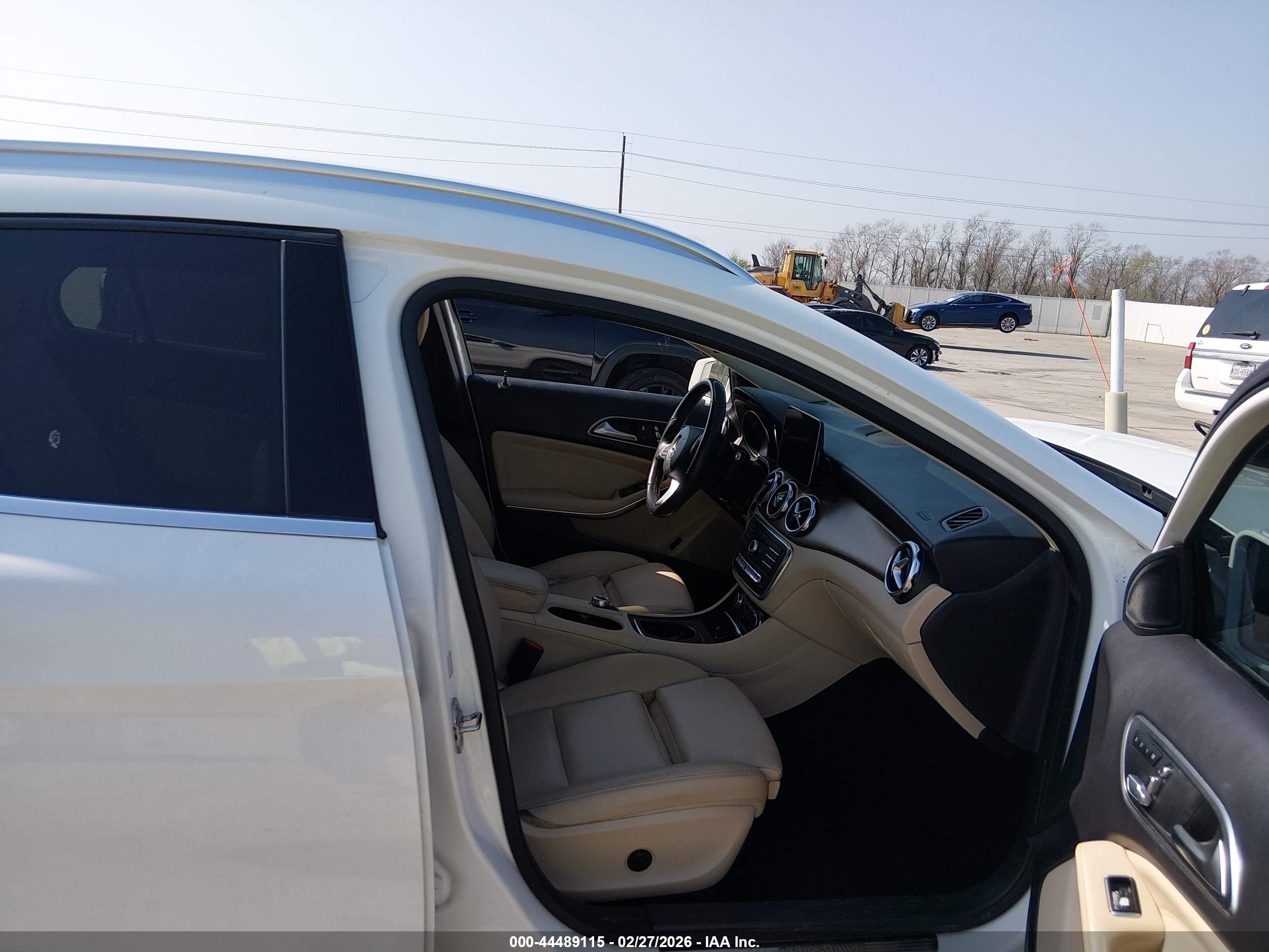 MERCEDES-BENZ GLA image 5