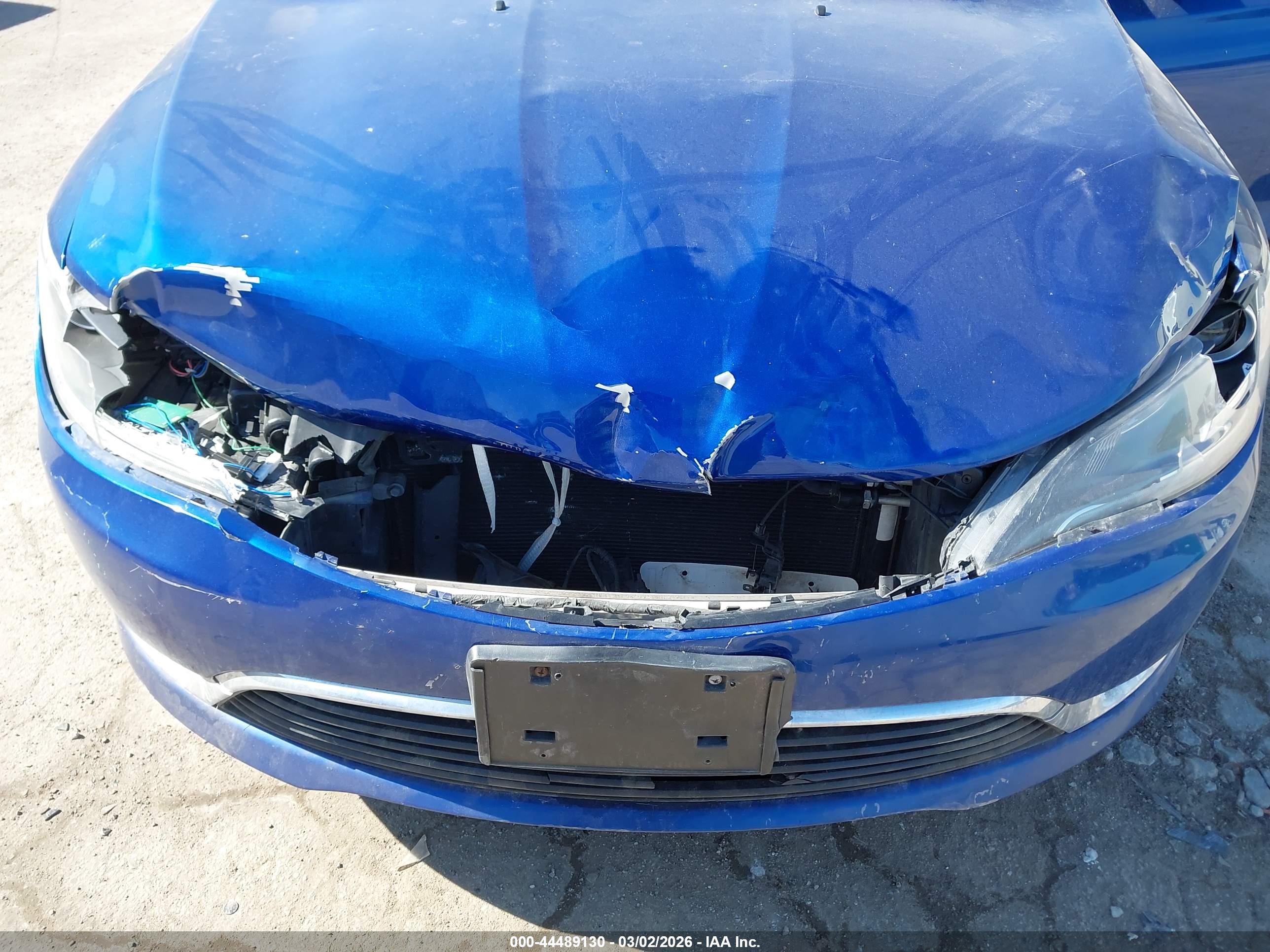 CHRYSLER 200 image 6