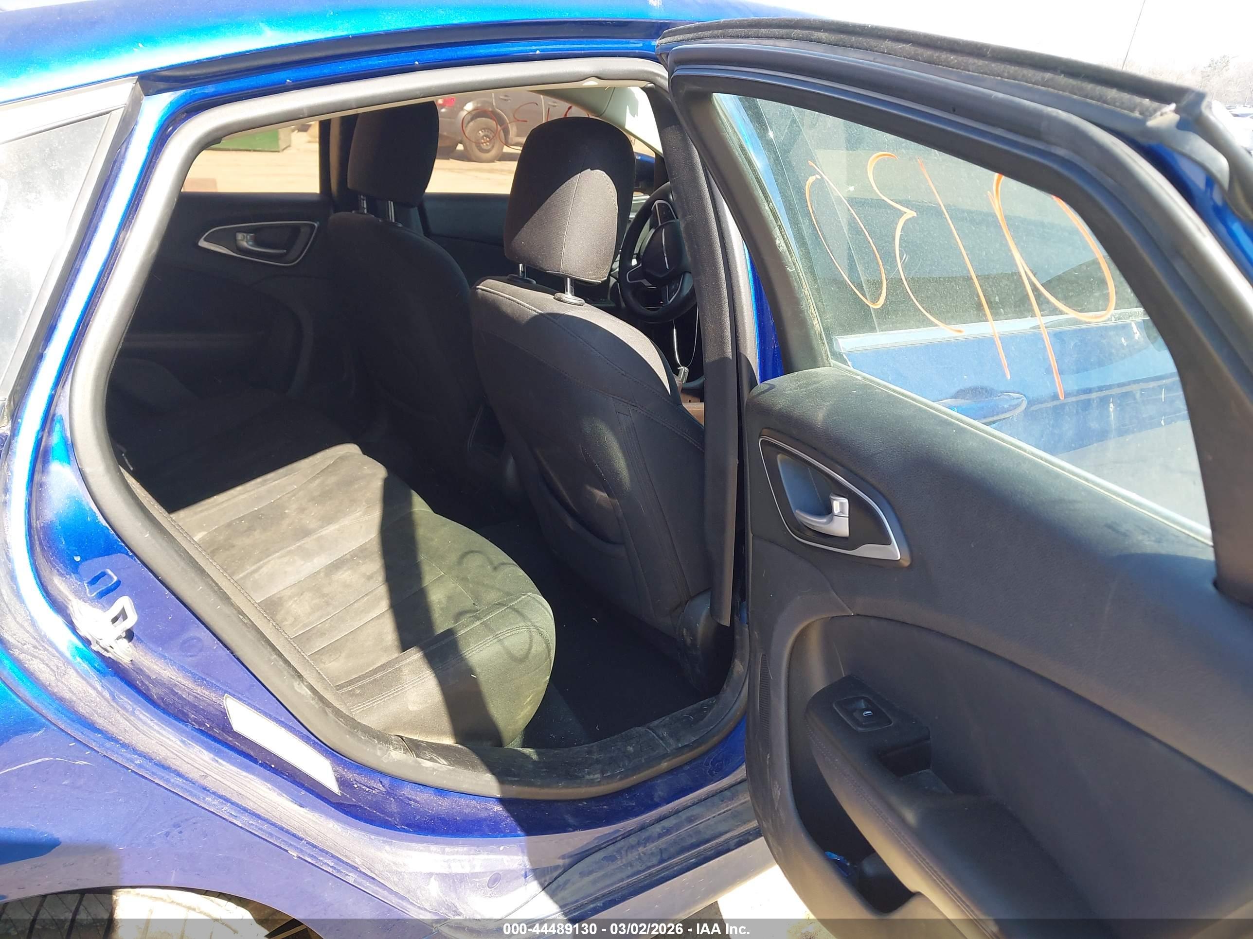 CHRYSLER 200 image 8