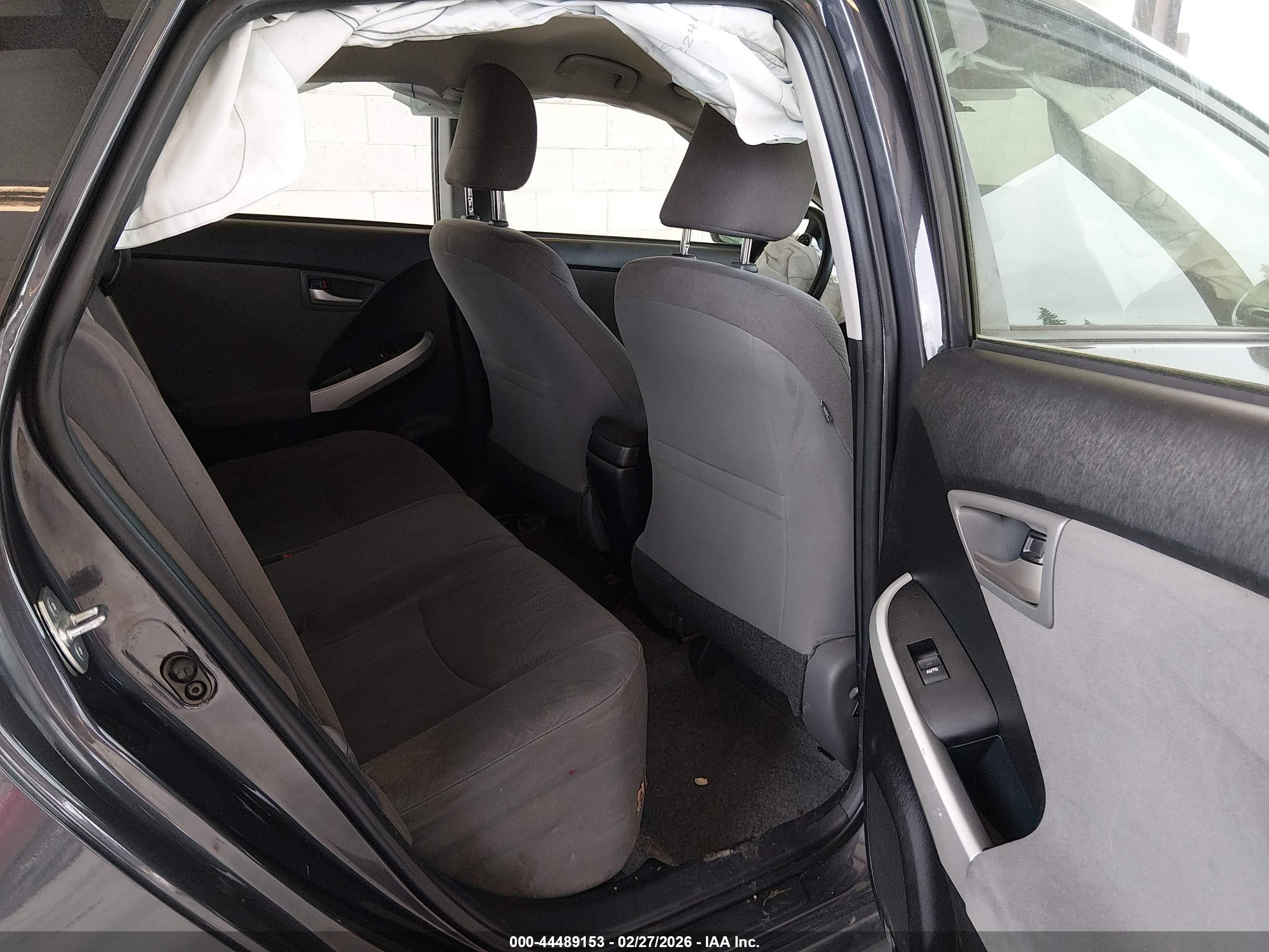 TOYOTA PRIUS image 8