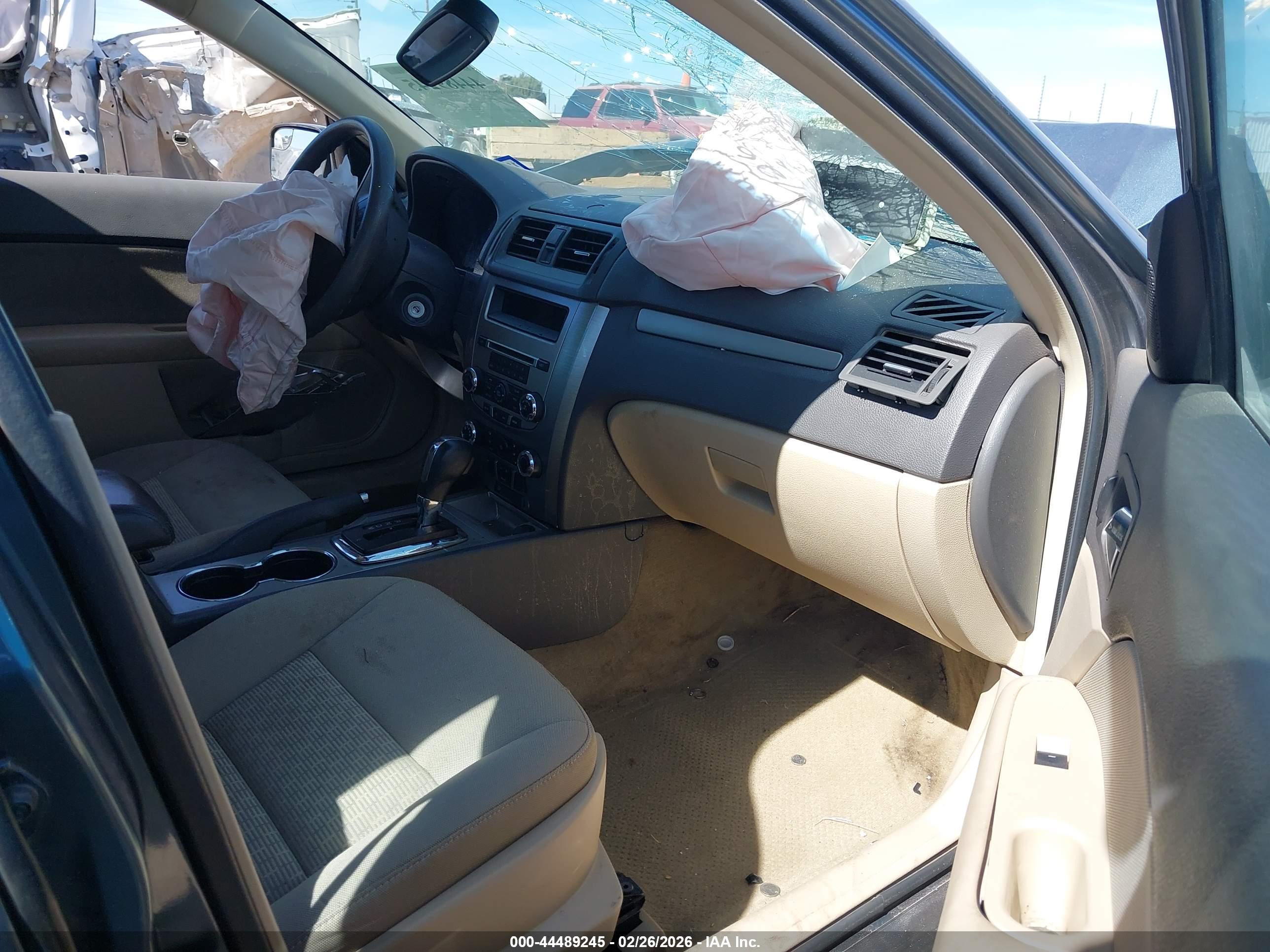 FORD FUSION image 5