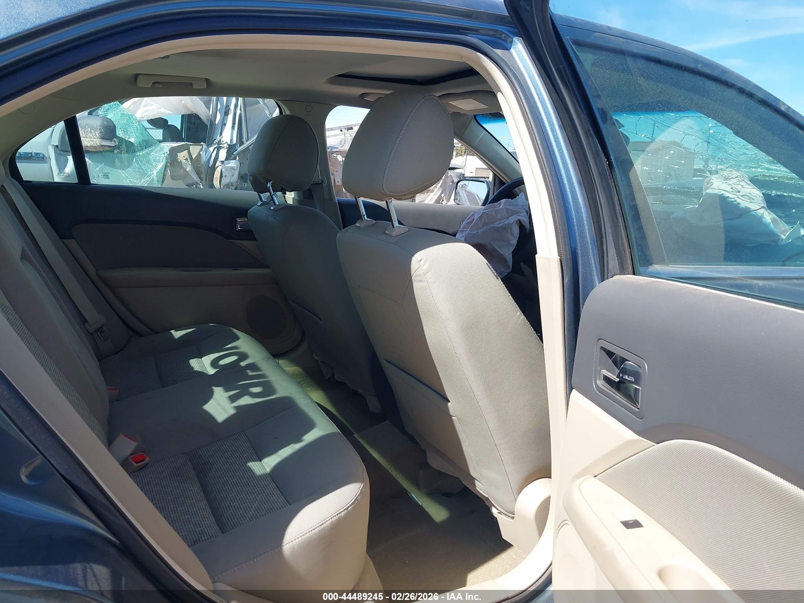 FORD FUSION image 8