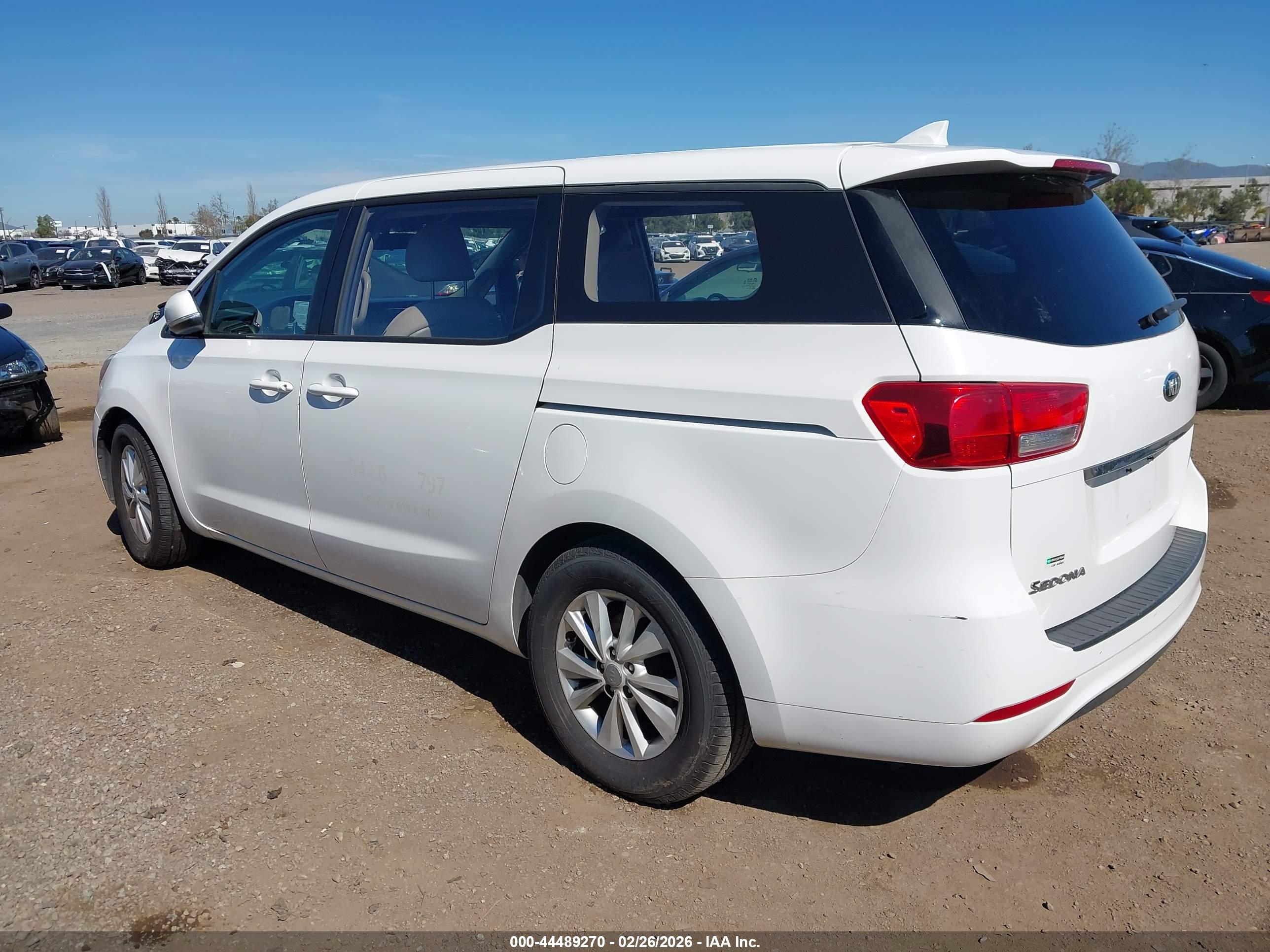 KIA SEDONA image 3