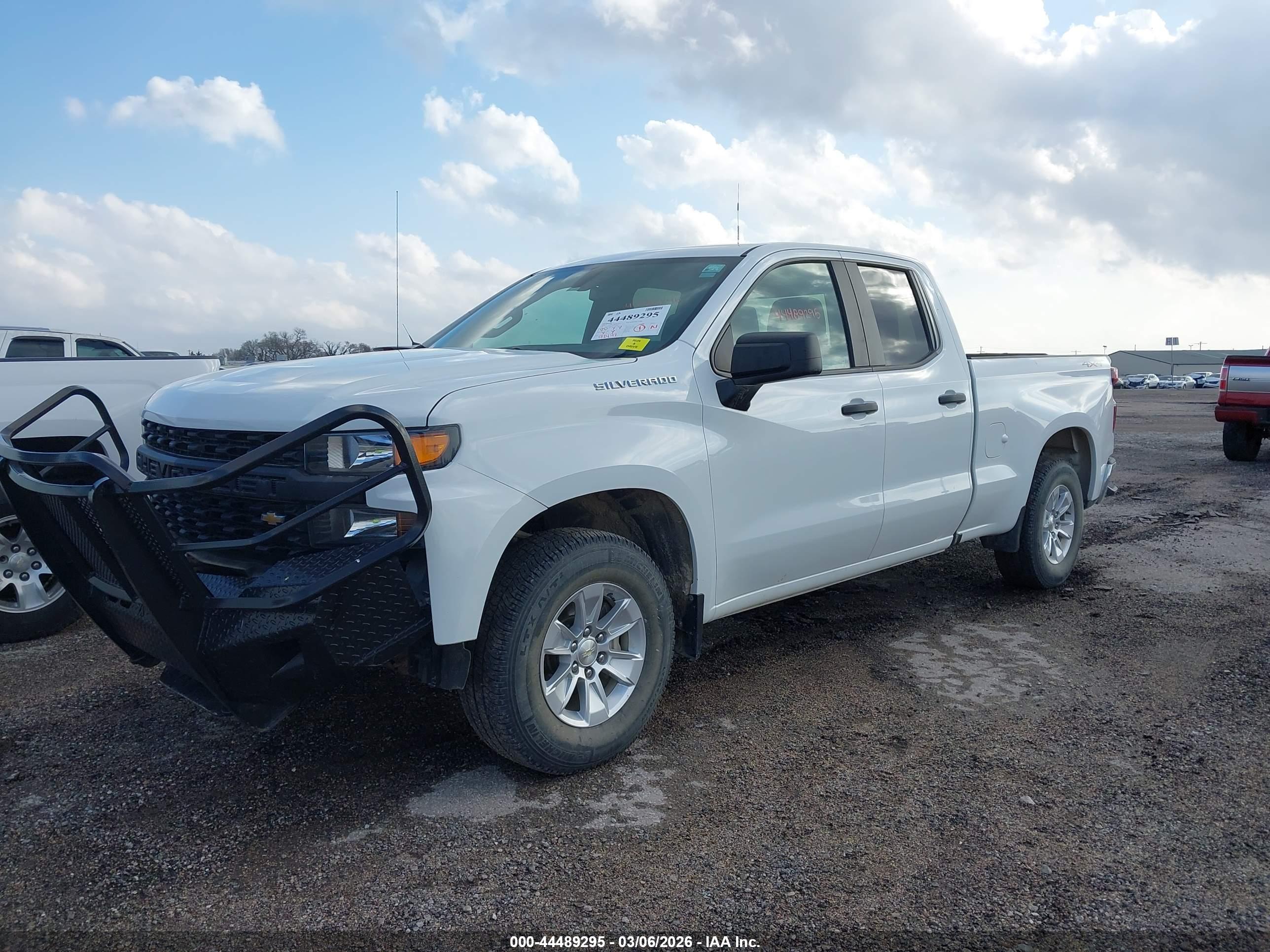 CHEVROLET SILVERADO image 2