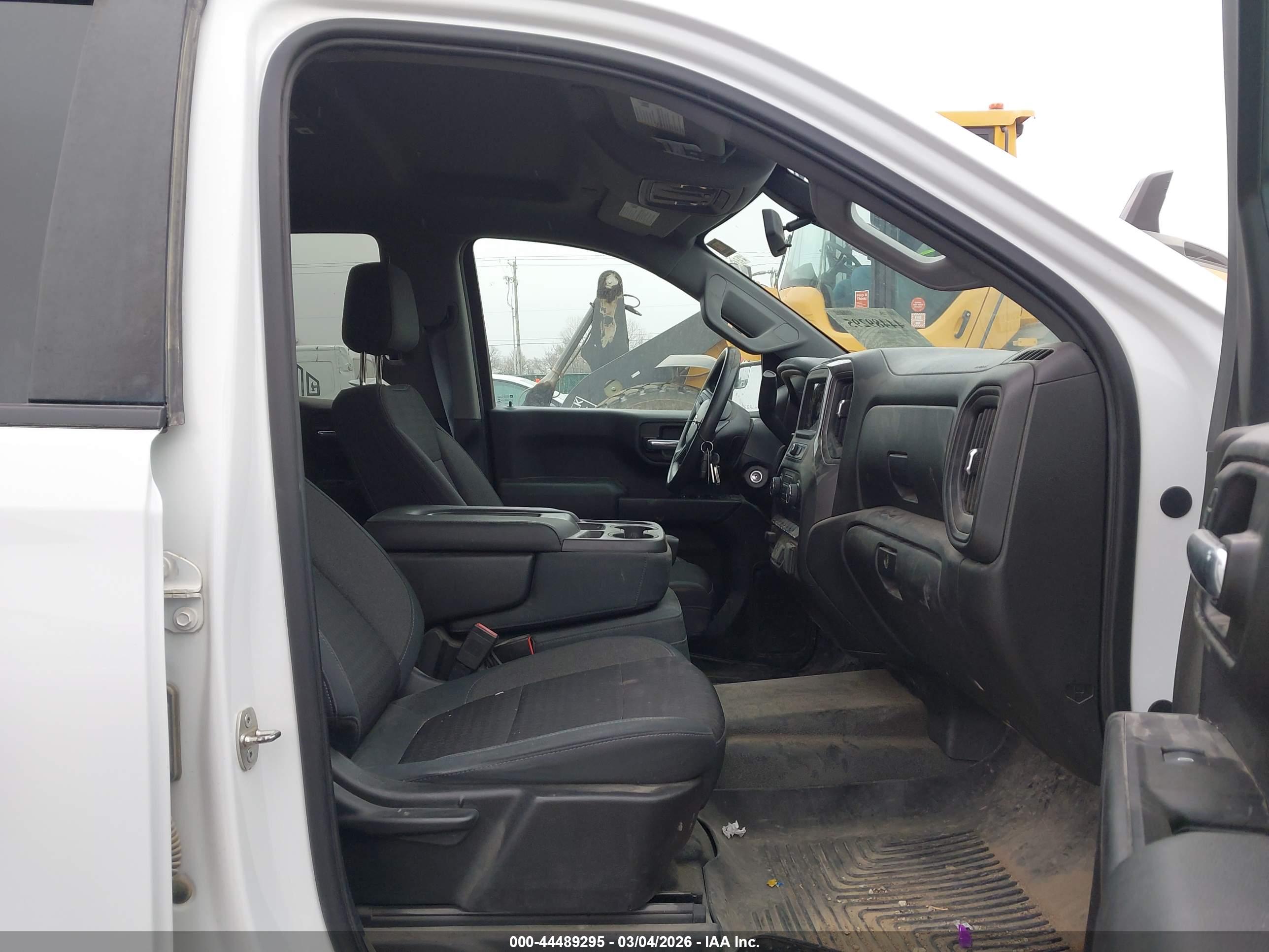 CHEVROLET SILVERADO image 5