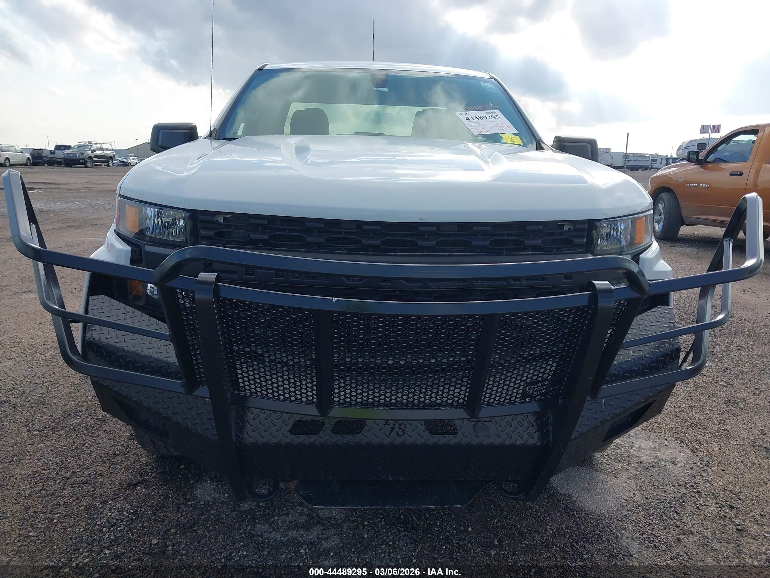CHEVROLET SILVERADO image 6