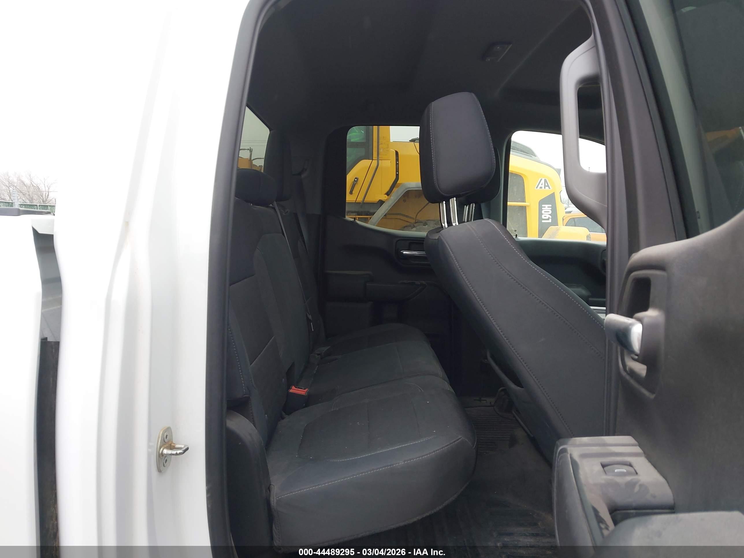 CHEVROLET SILVERADO image 8
