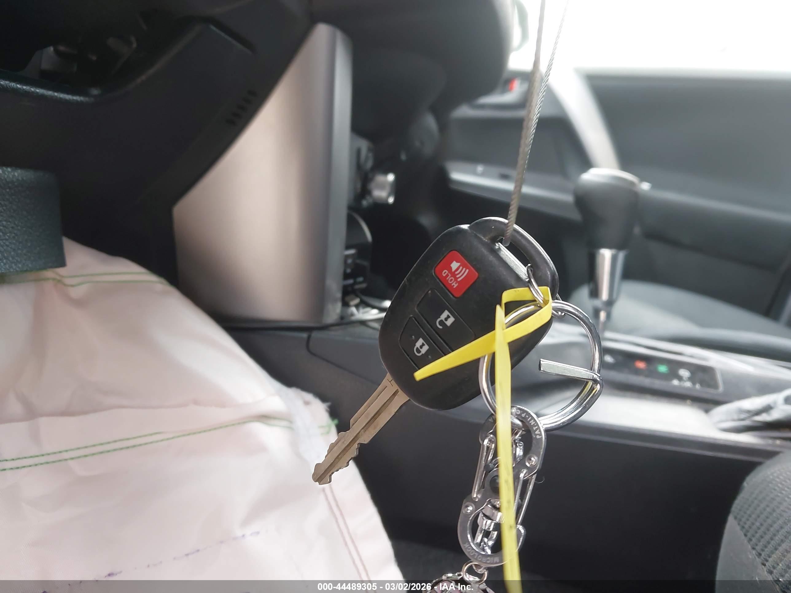 TOYOTA RAV4 image 11