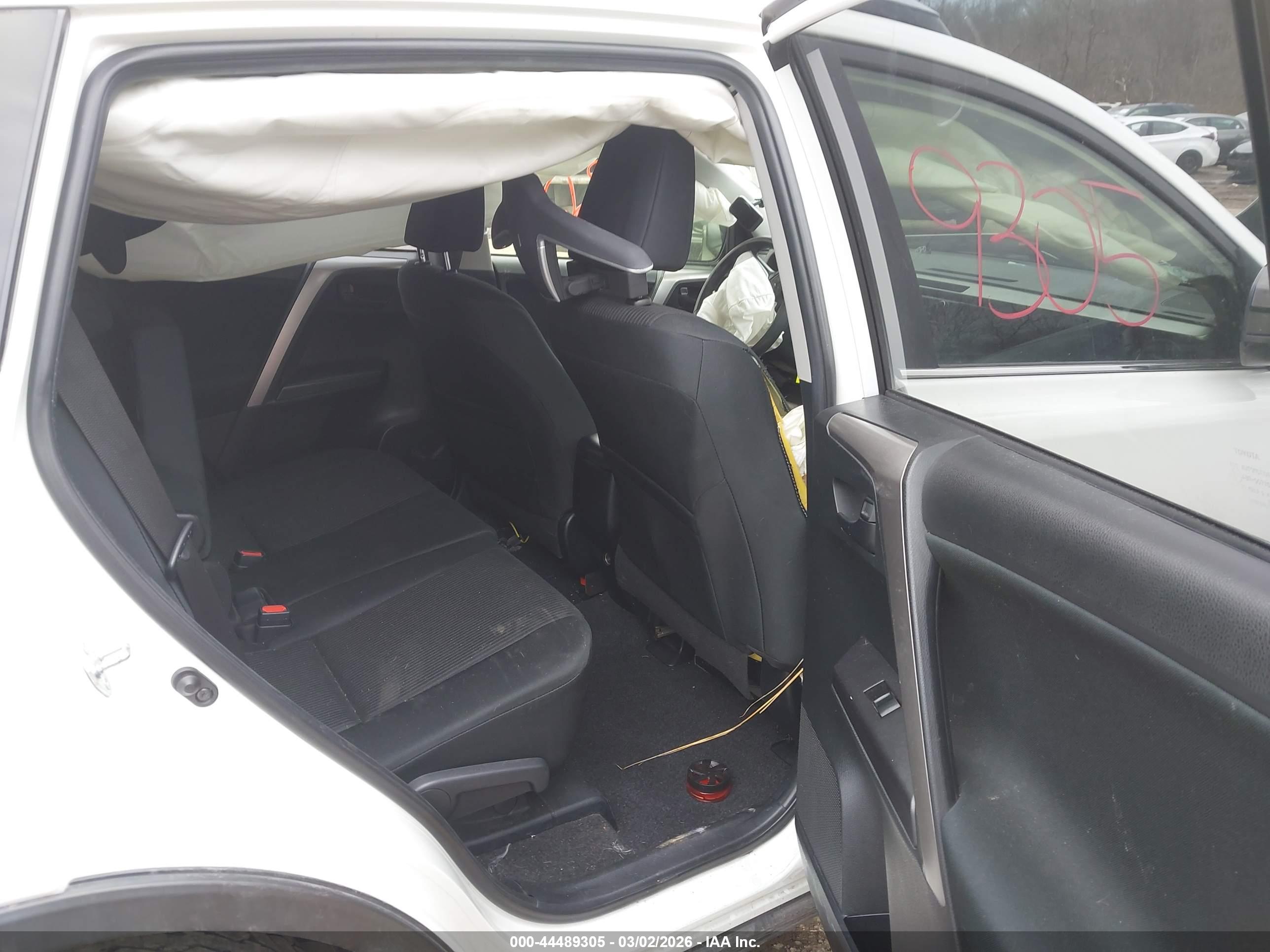 TOYOTA RAV4 image 8