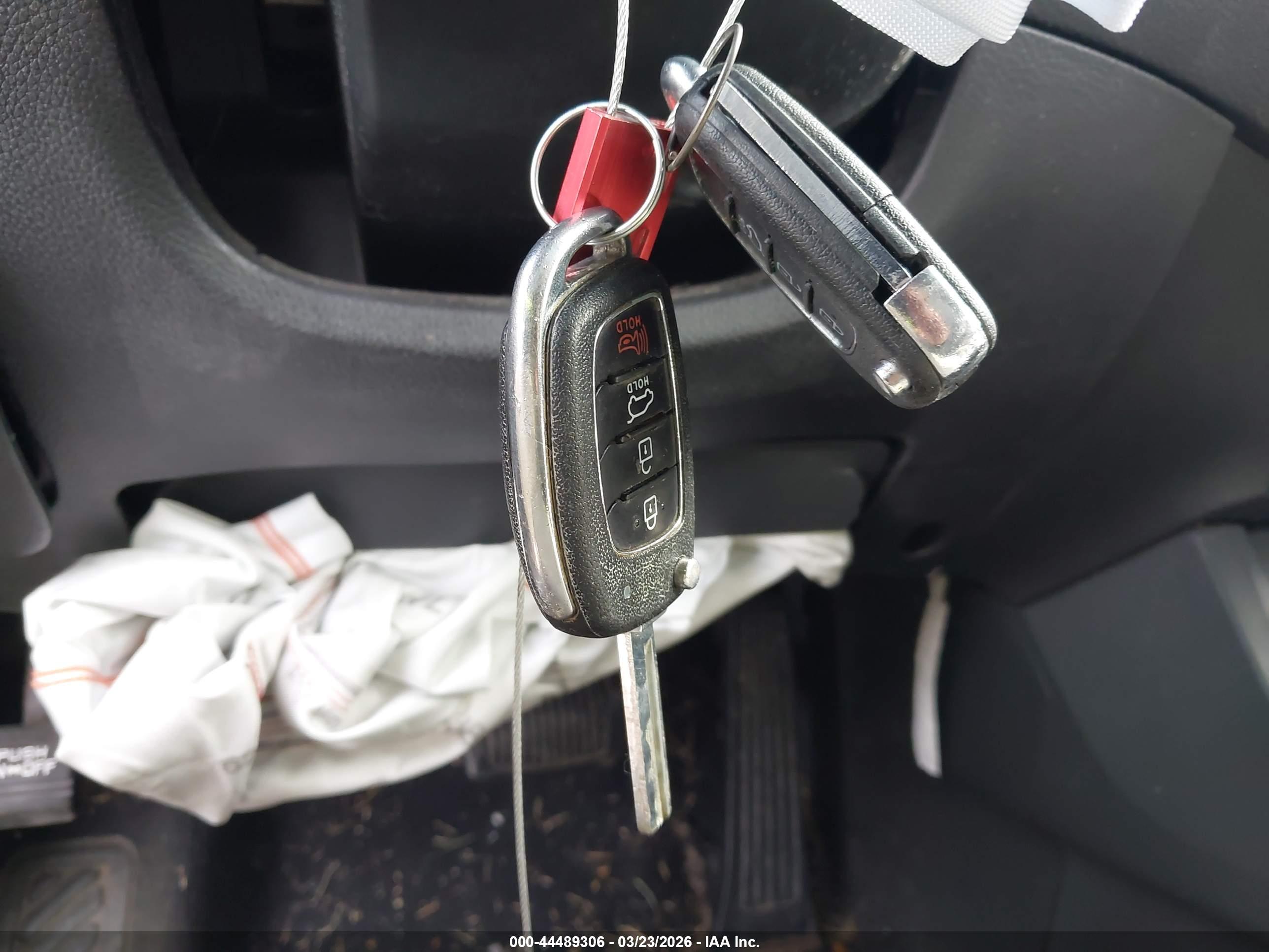 HYUNDAI SANTA image 11