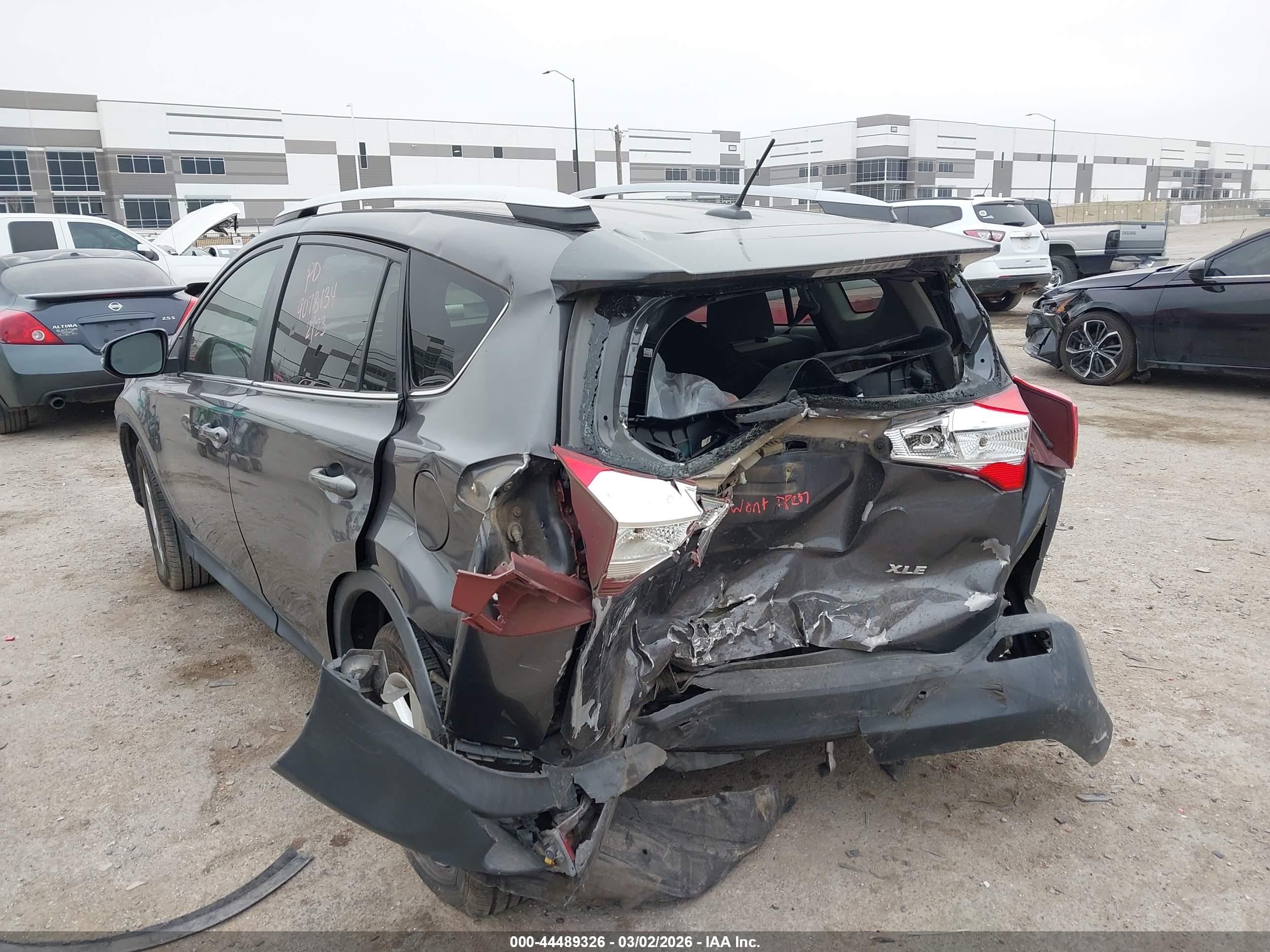 TOYOTA RAV4 image 3