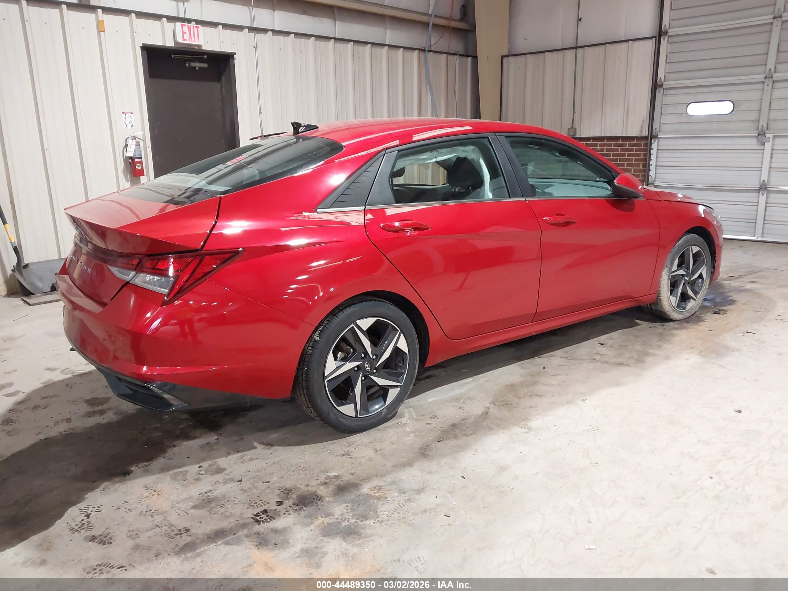 HYUNDAI ELANTRA image 4