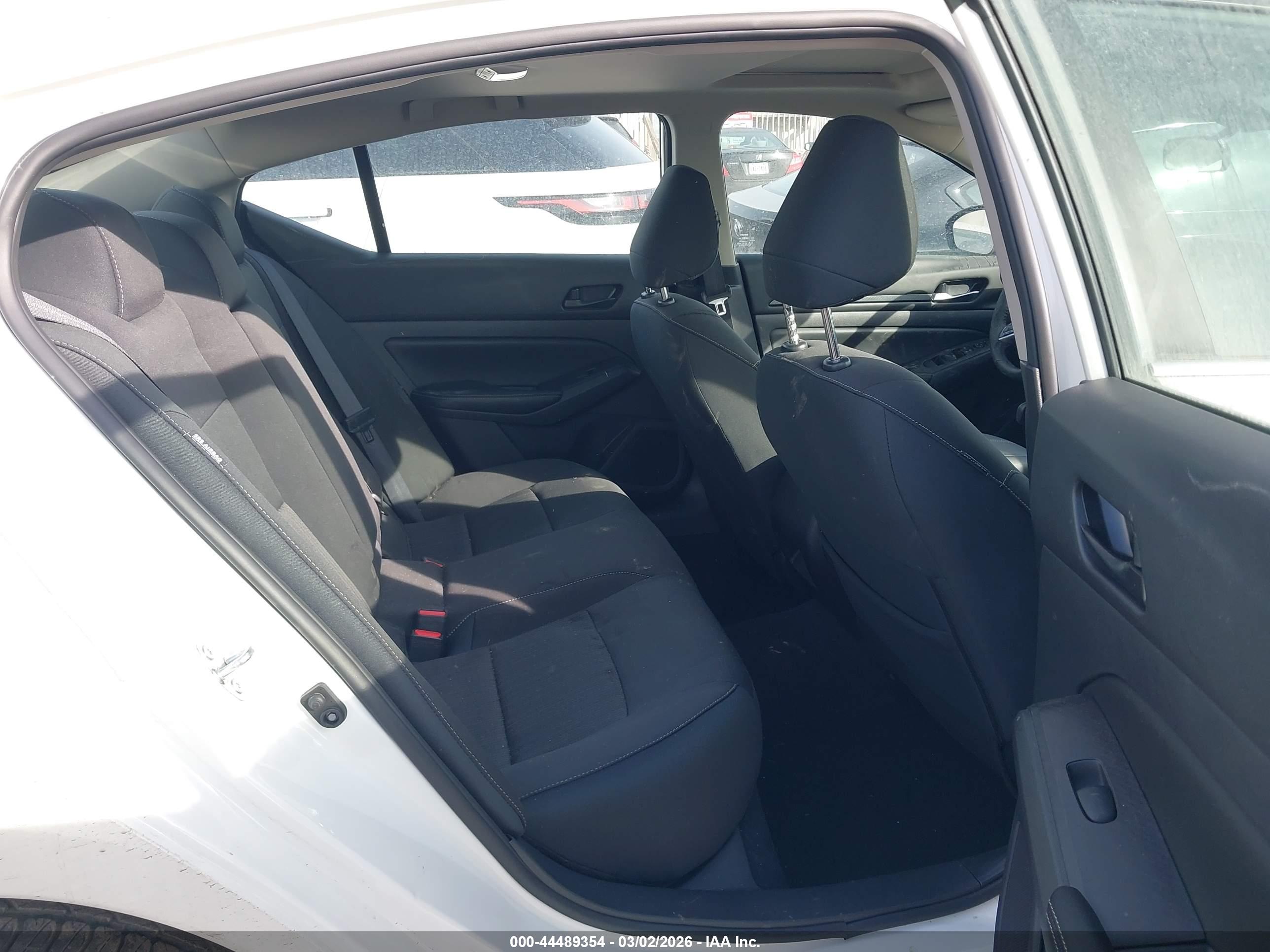 NISSAN ALTIMA image 8