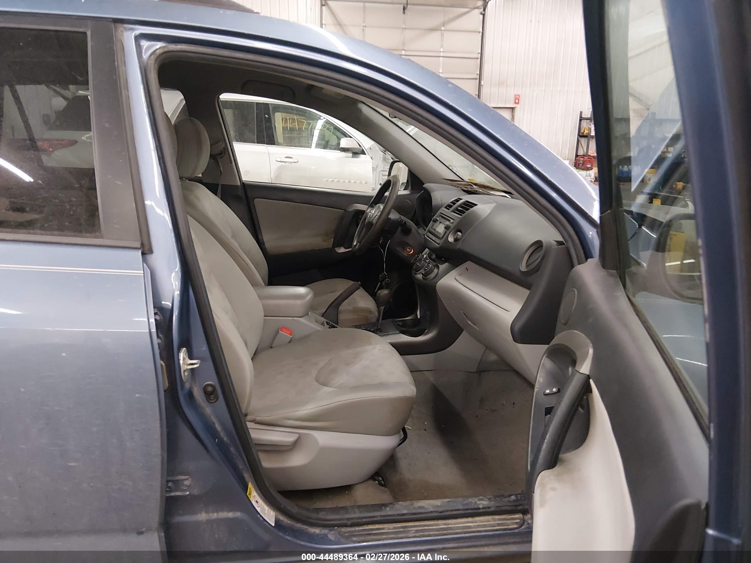 TOYOTA RAV4 image 5