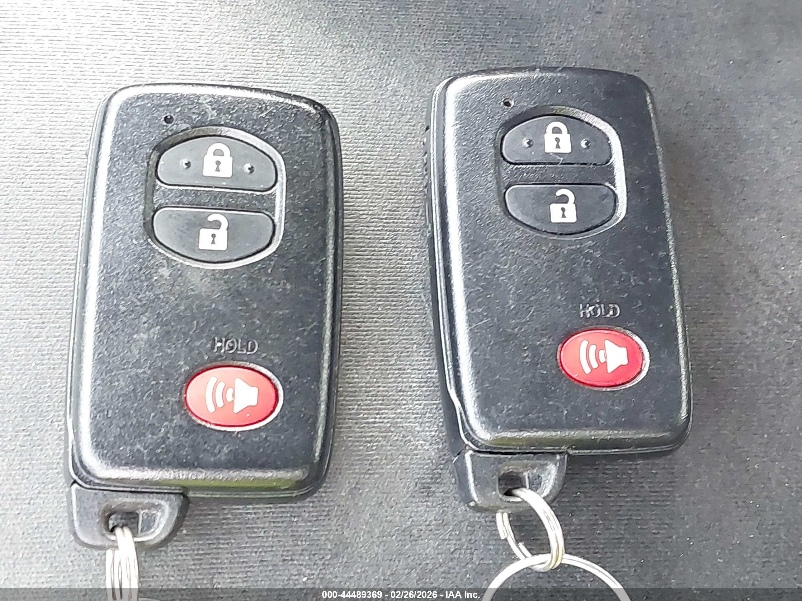 TOYOTA PRIUS image 11