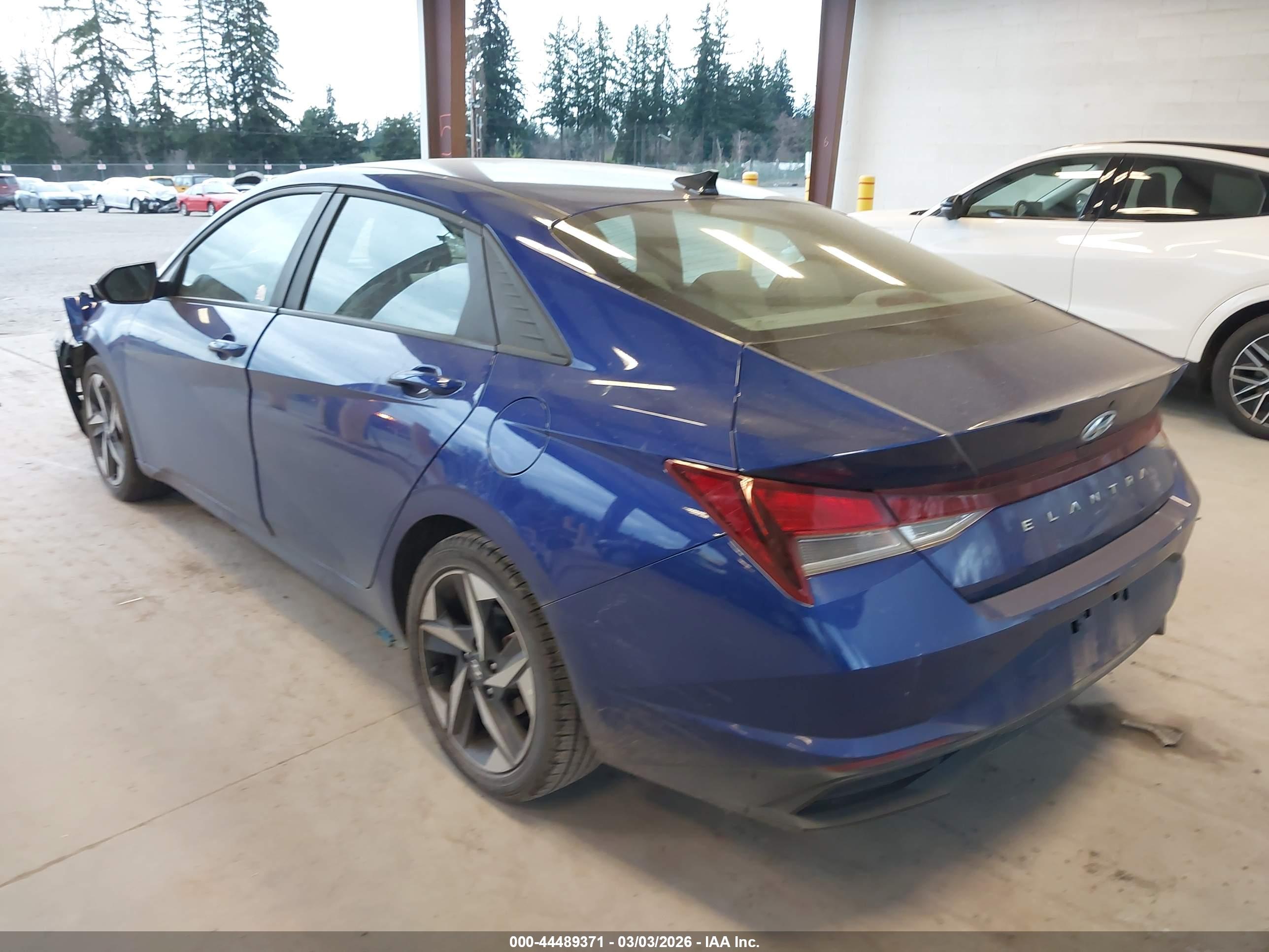 HYUNDAI ELANTRA image 3
