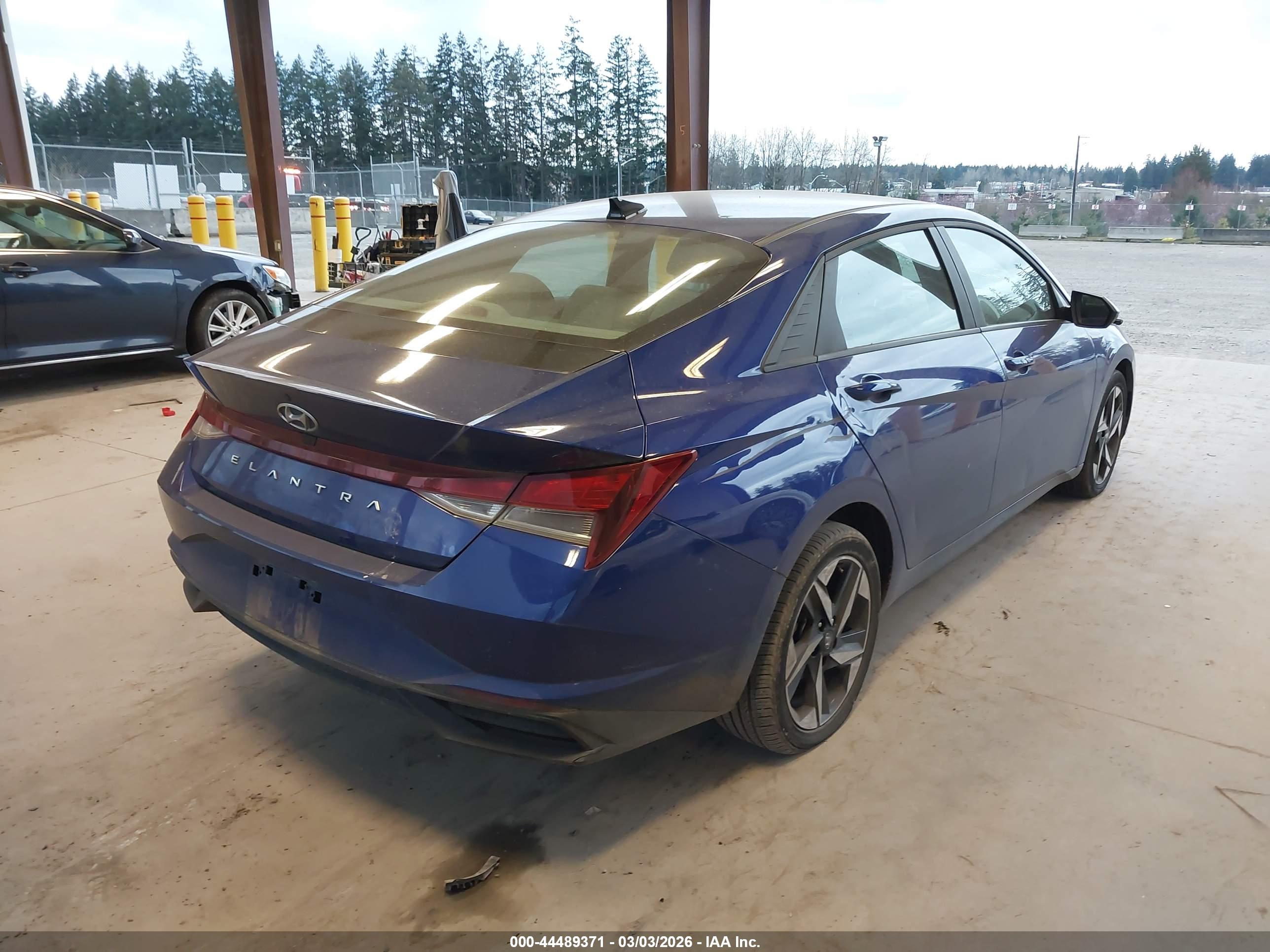 HYUNDAI ELANTRA image 4