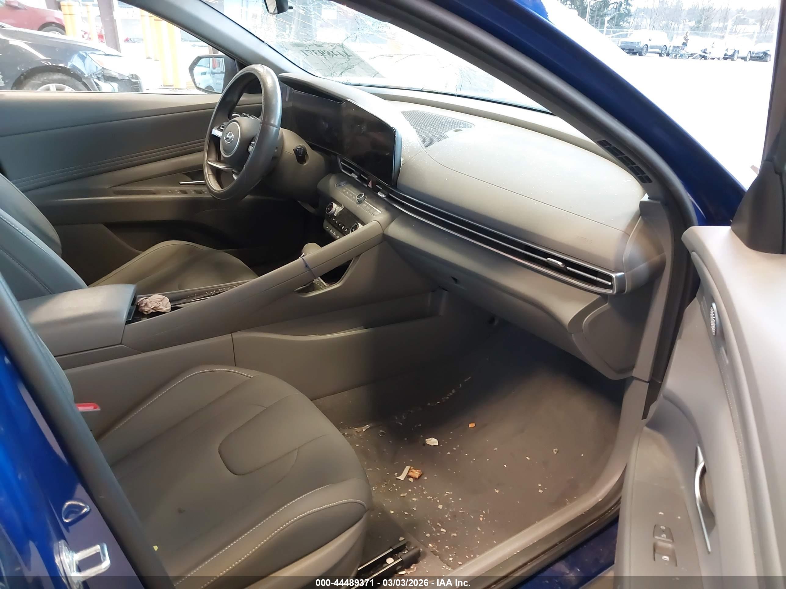 HYUNDAI ELANTRA image 5