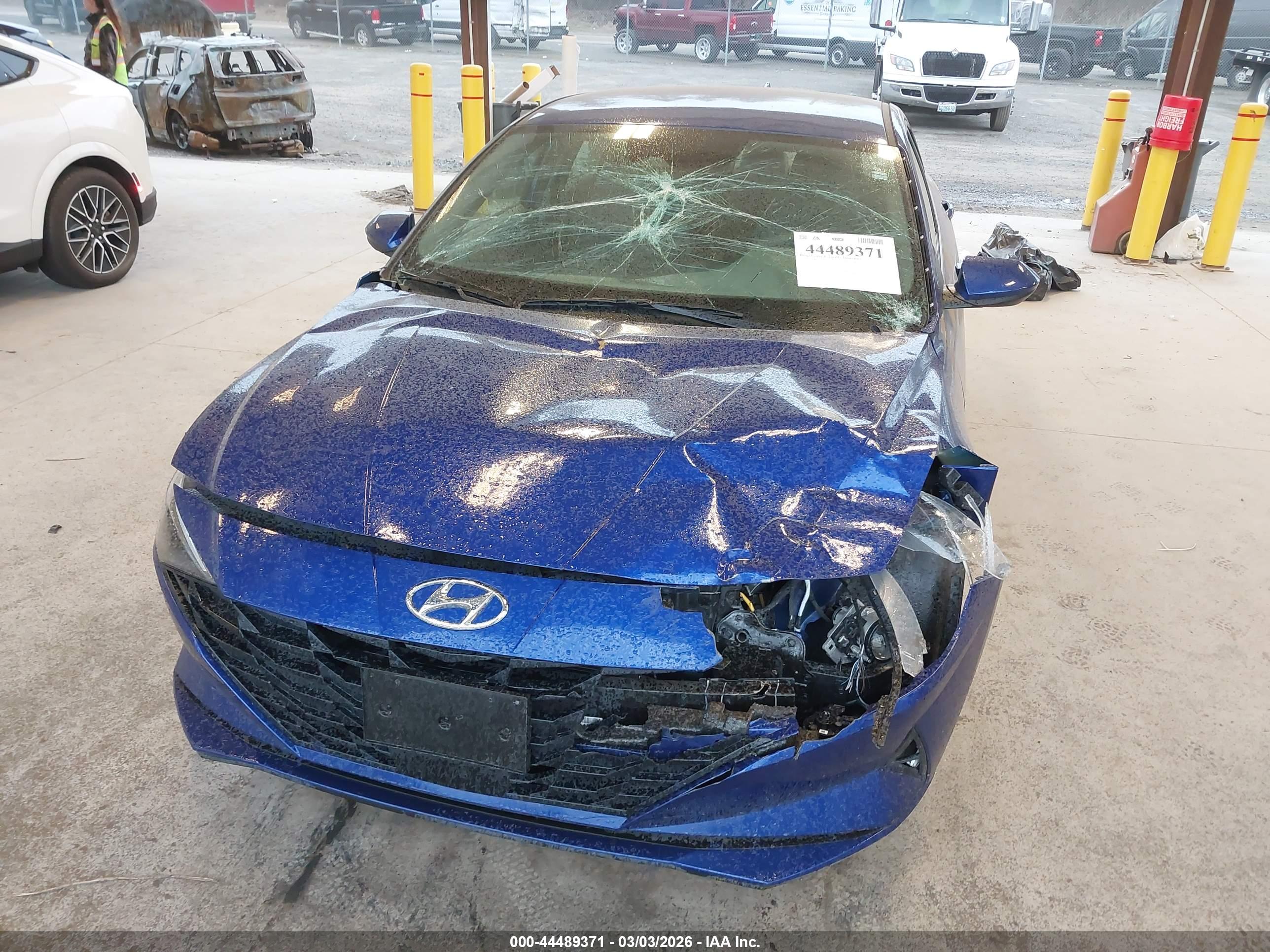 HYUNDAI ELANTRA image 6