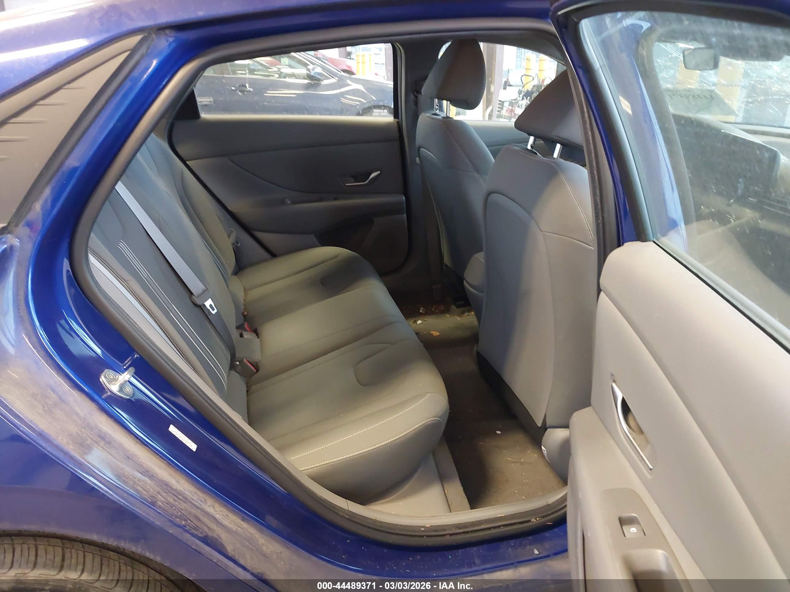 HYUNDAI ELANTRA image 8