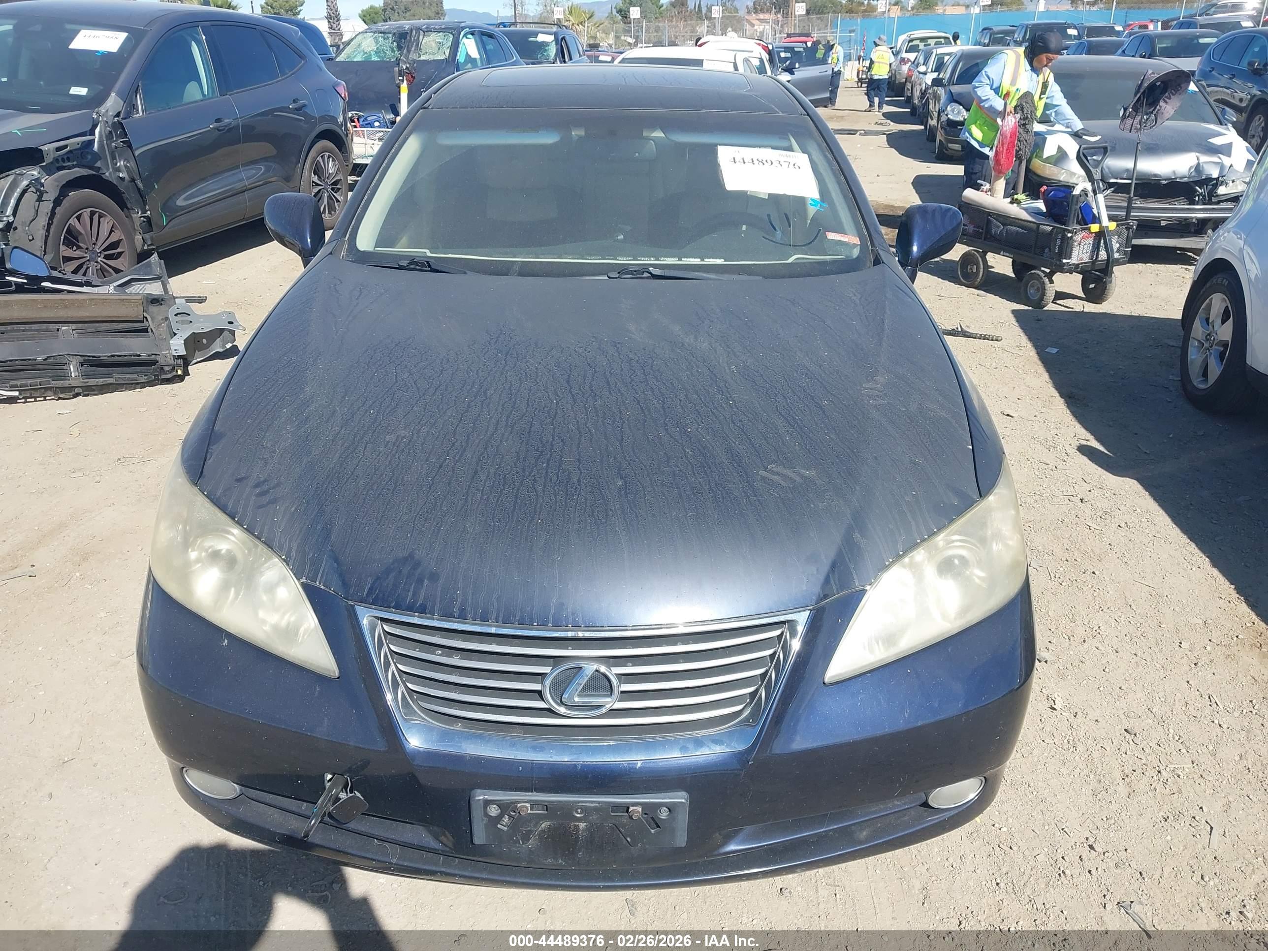 LEXUS ES image 6