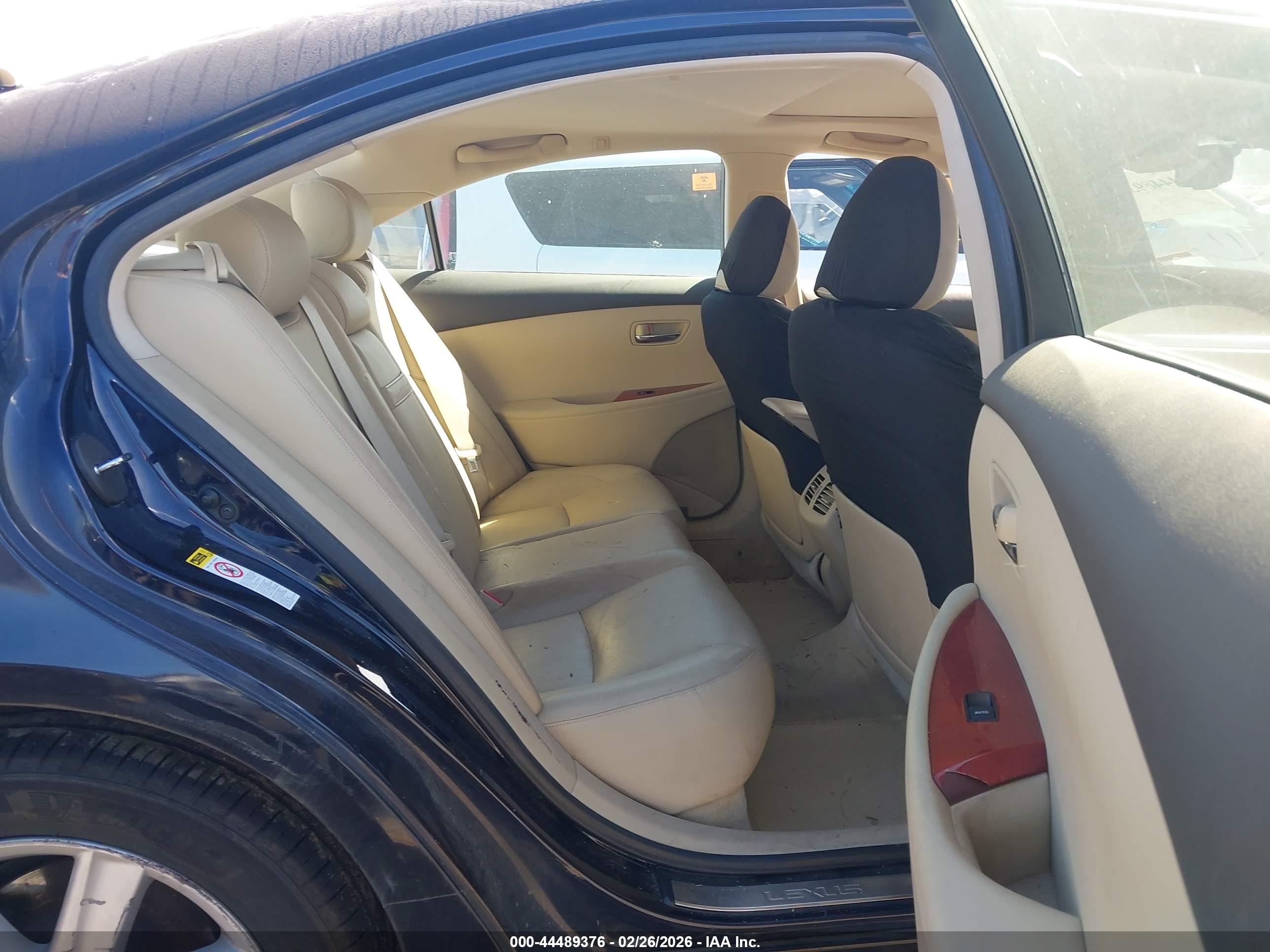 LEXUS ES image 8