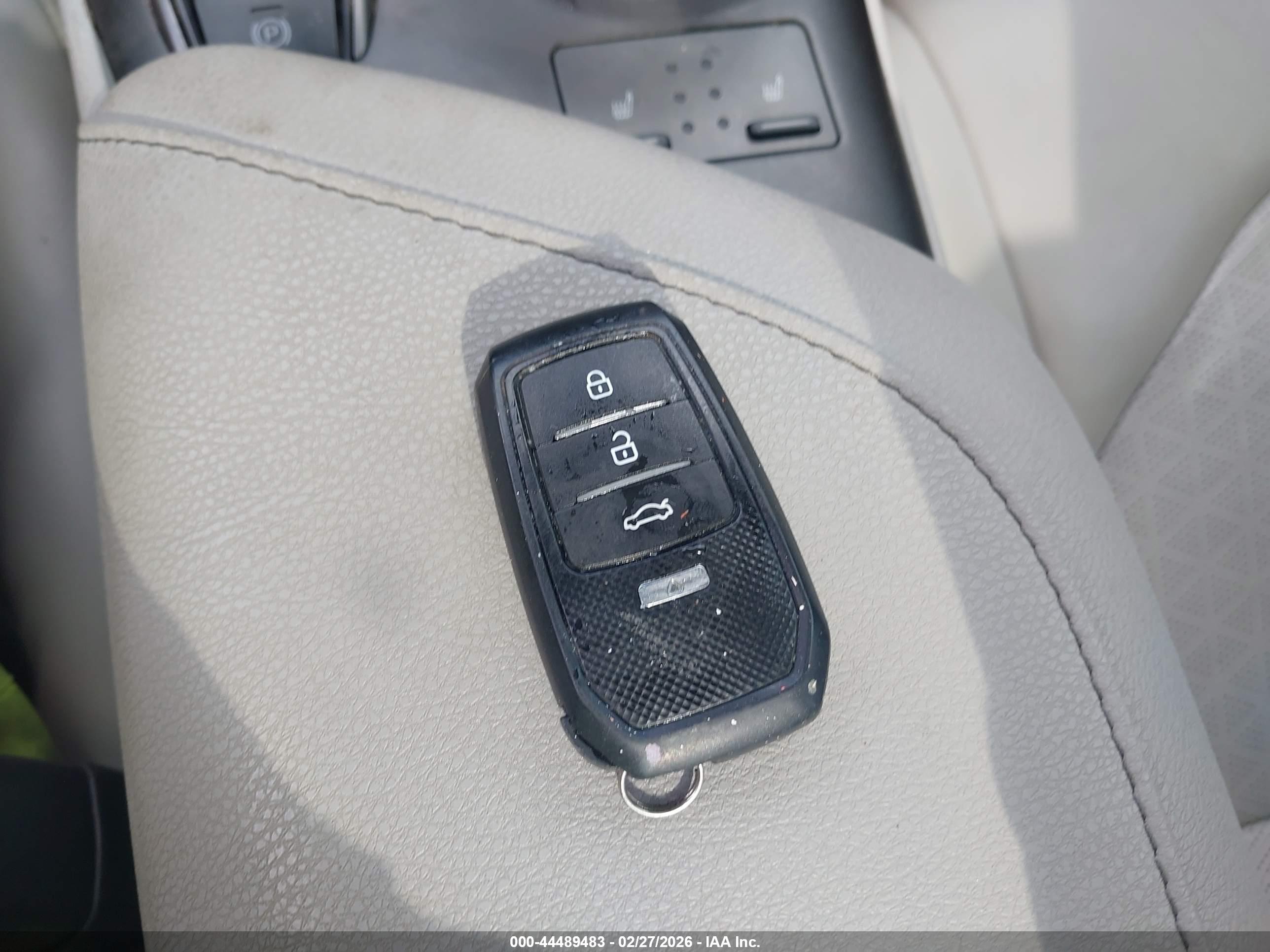 TOYOTA CAMRY image 11
