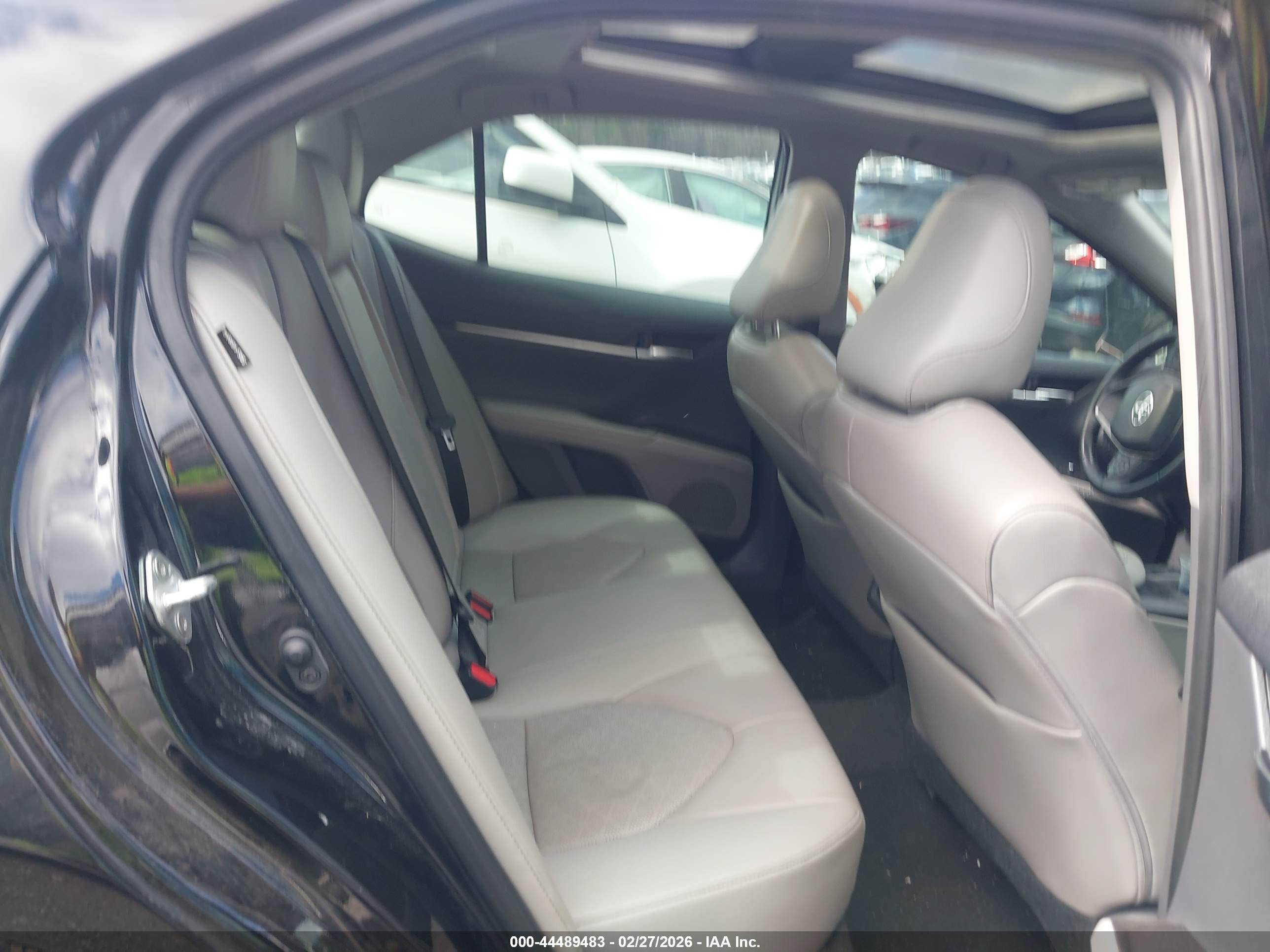 TOYOTA CAMRY image 8