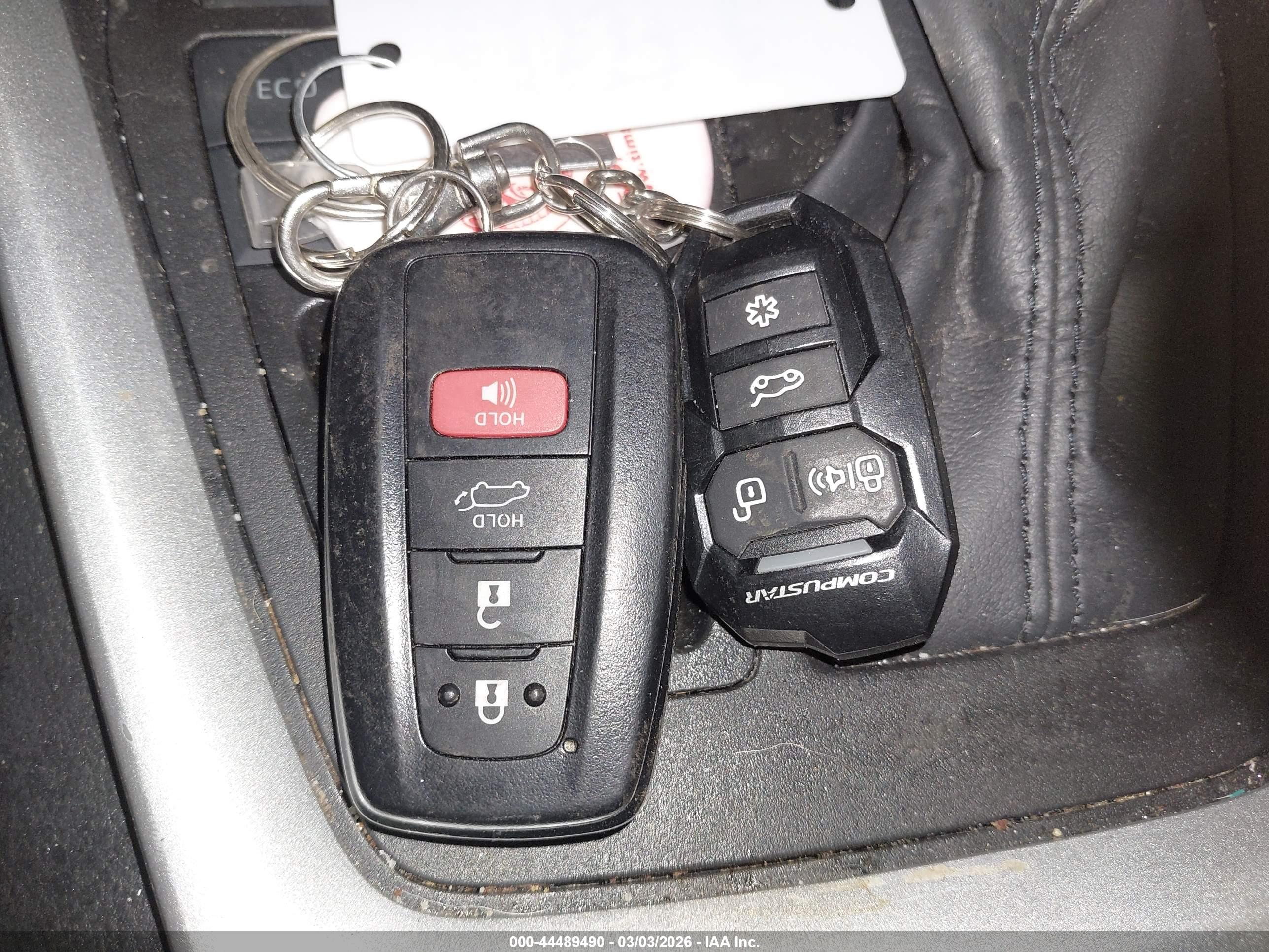 TOYOTA RAV4 image 11
