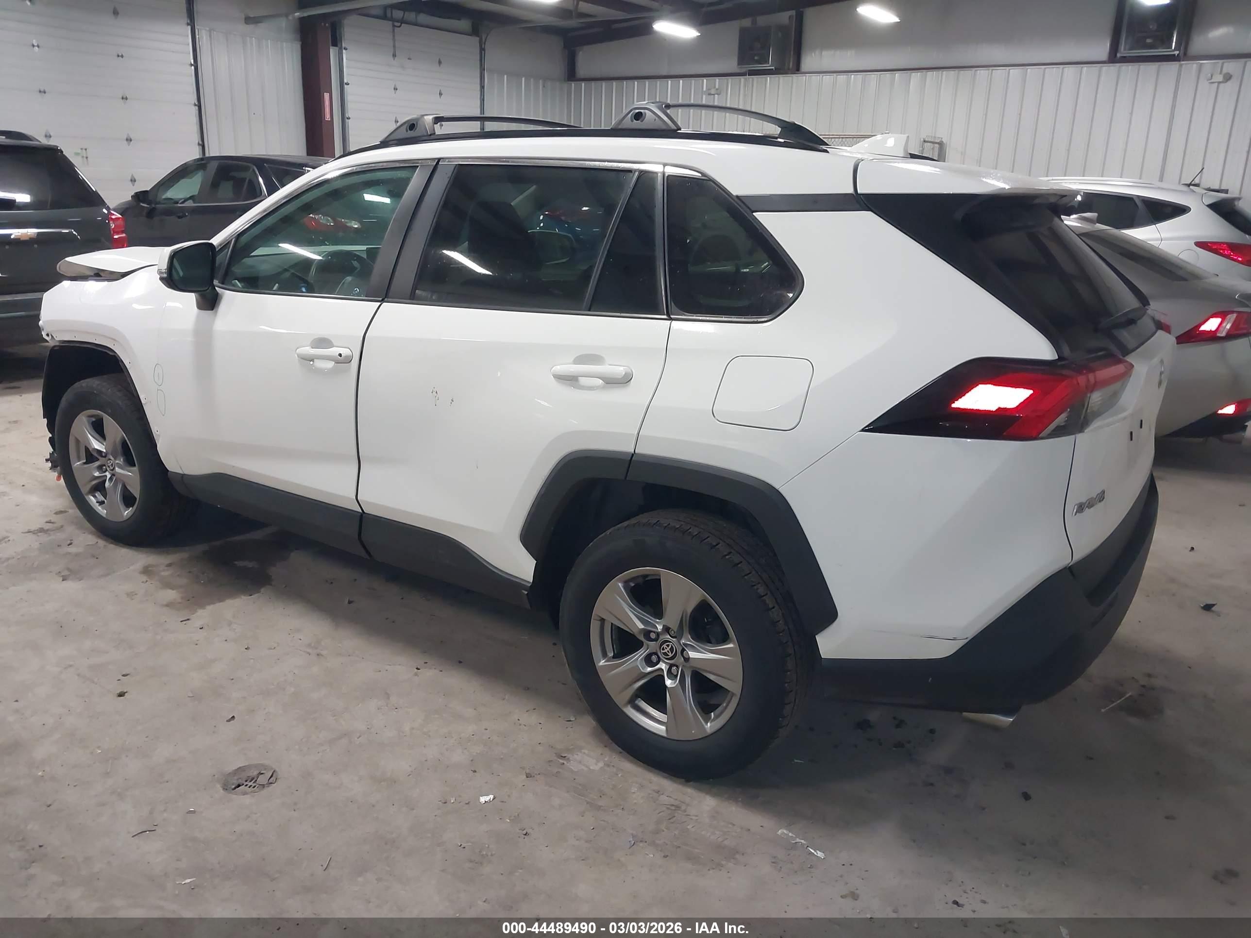 TOYOTA RAV4 image 3