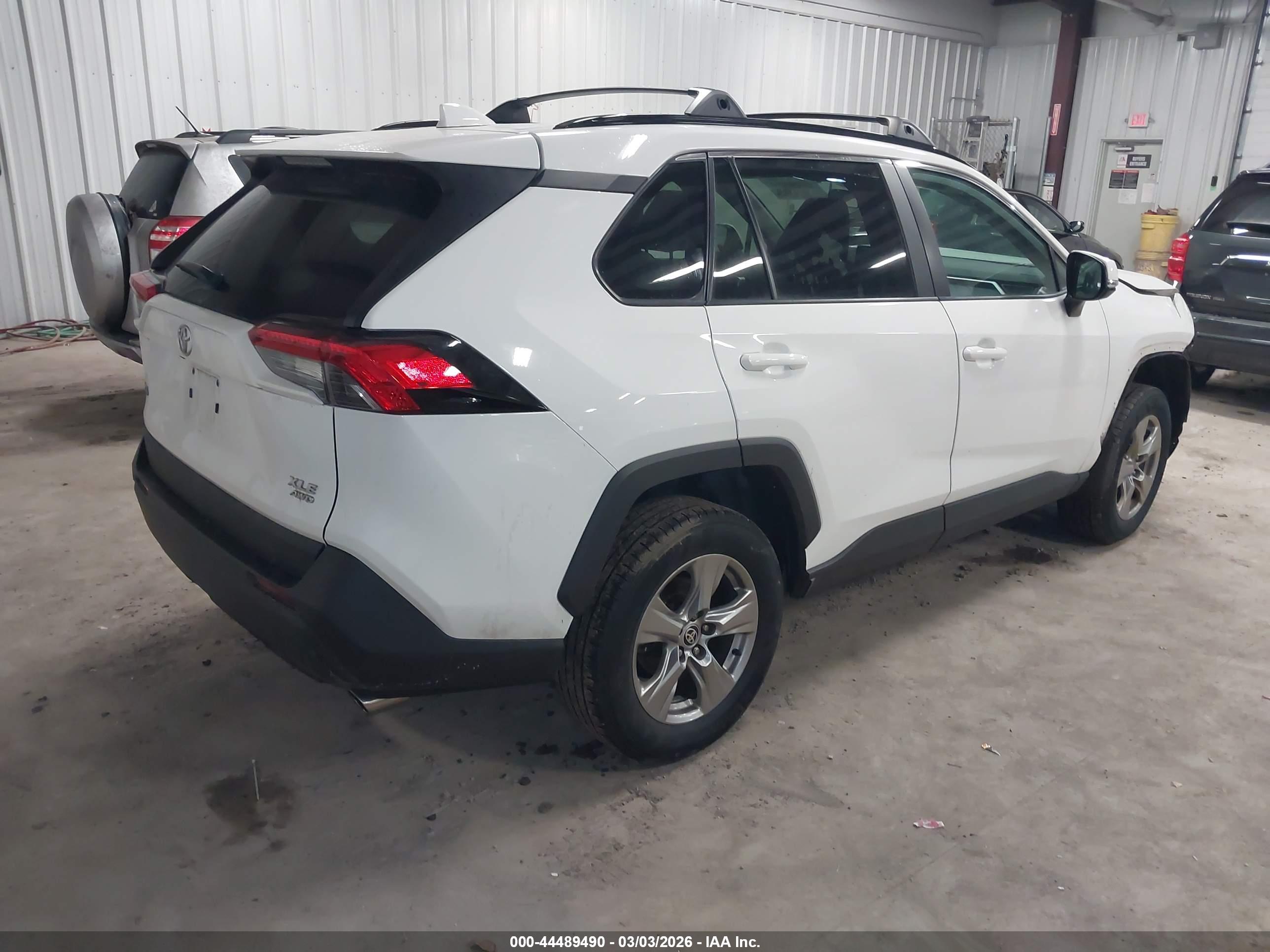 TOYOTA RAV4 image 4