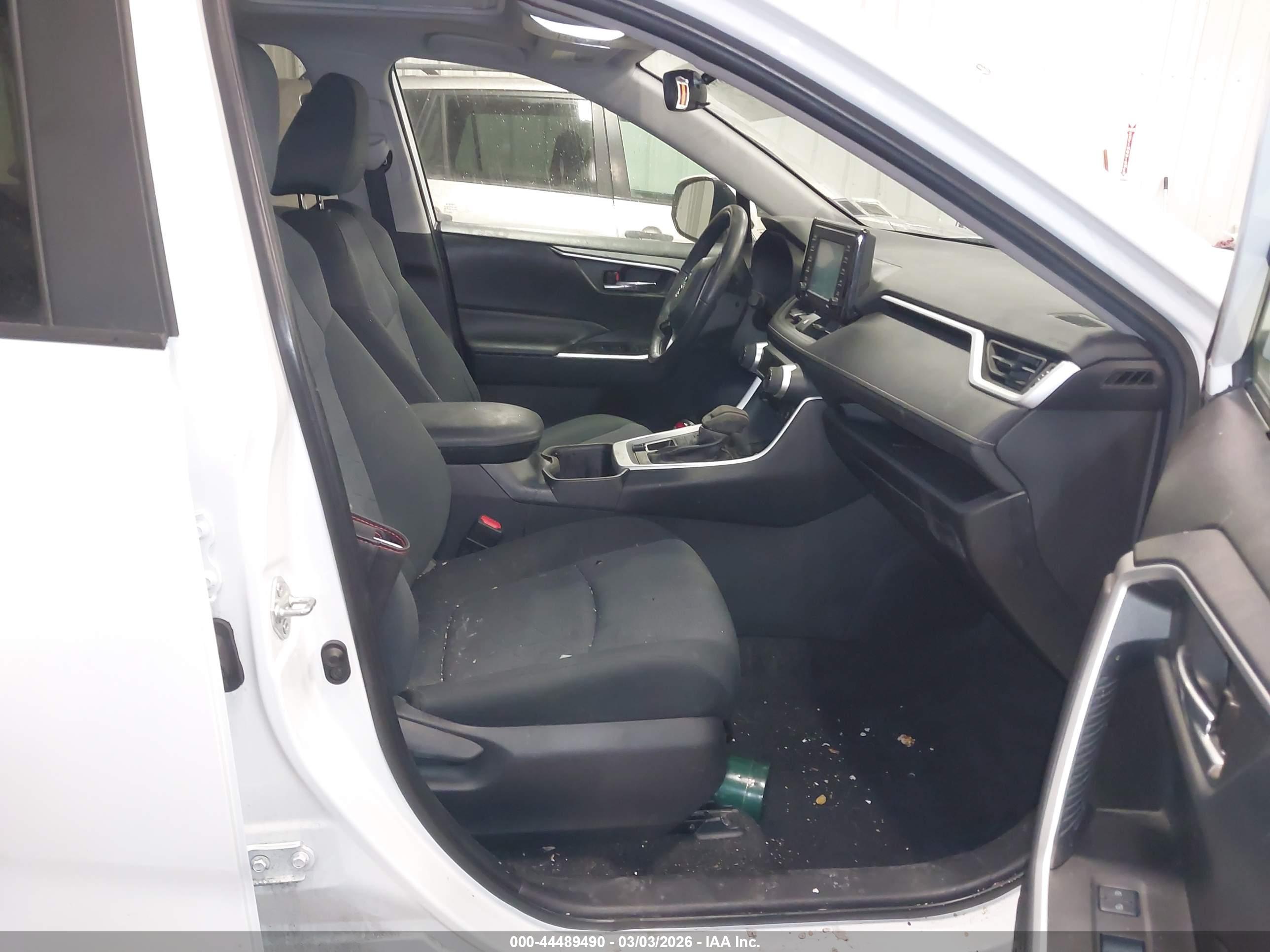 TOYOTA RAV4 image 5