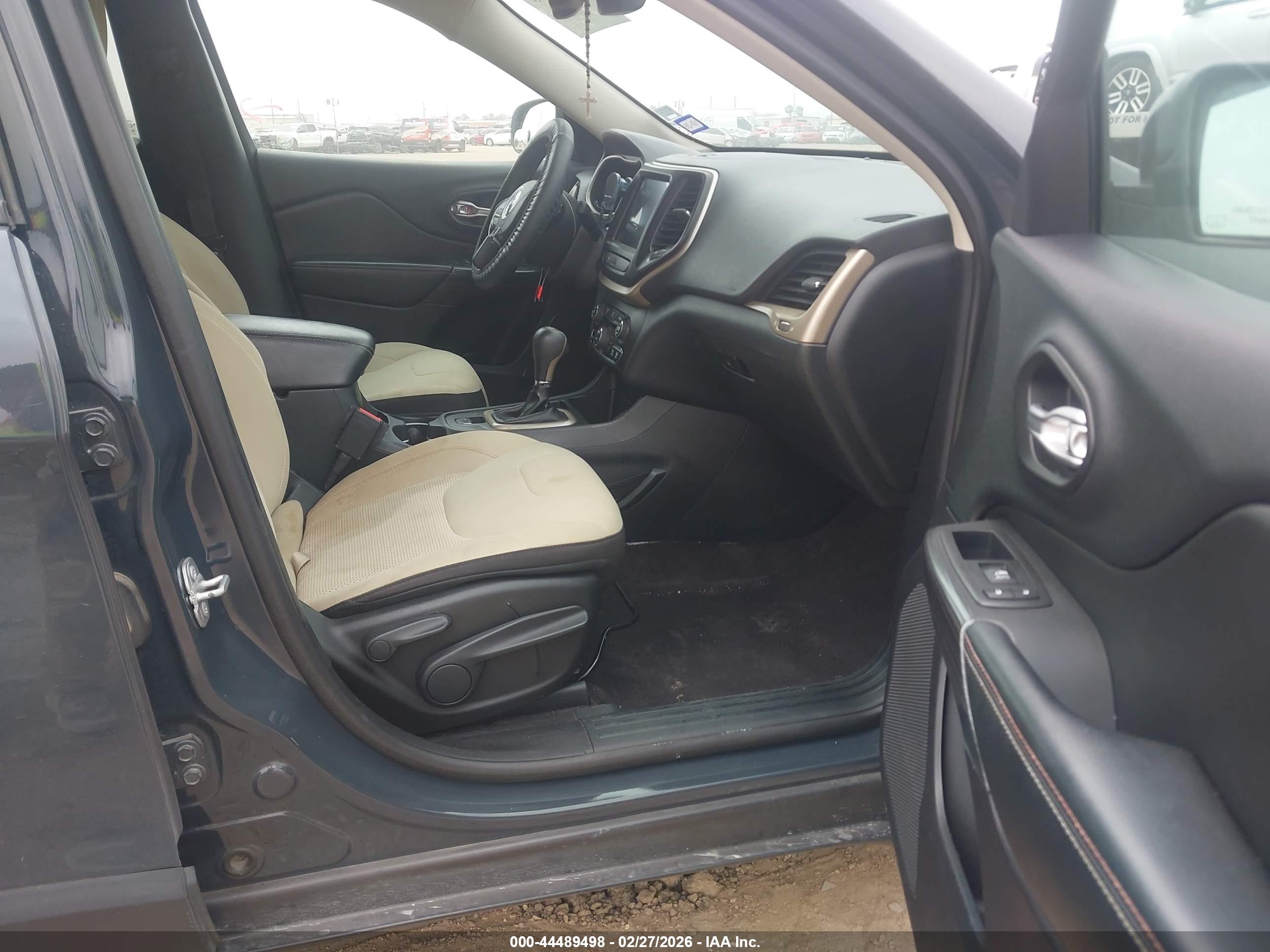 JEEP CHEROKEE image 5
