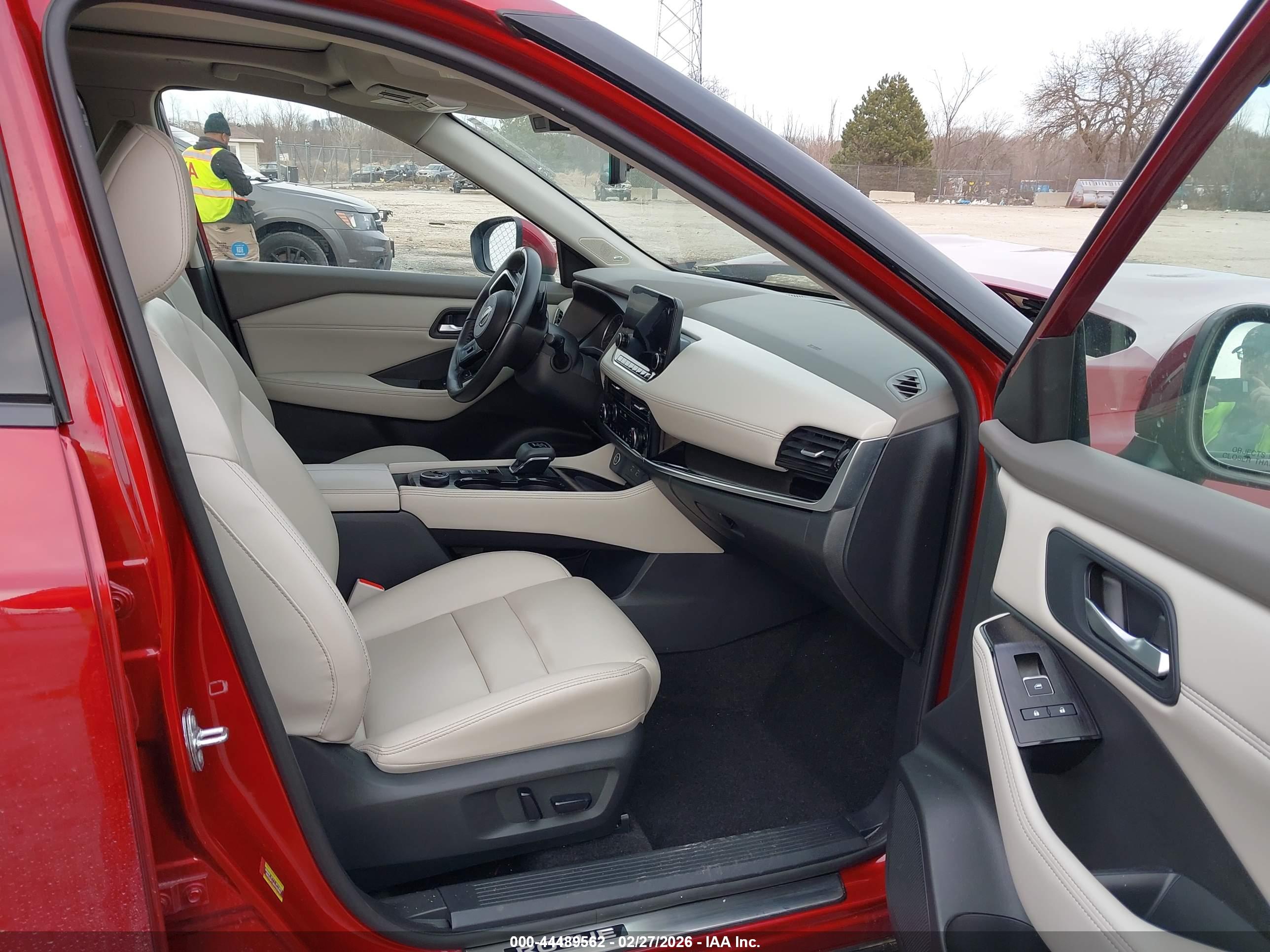 NISSAN ROGUE image 5