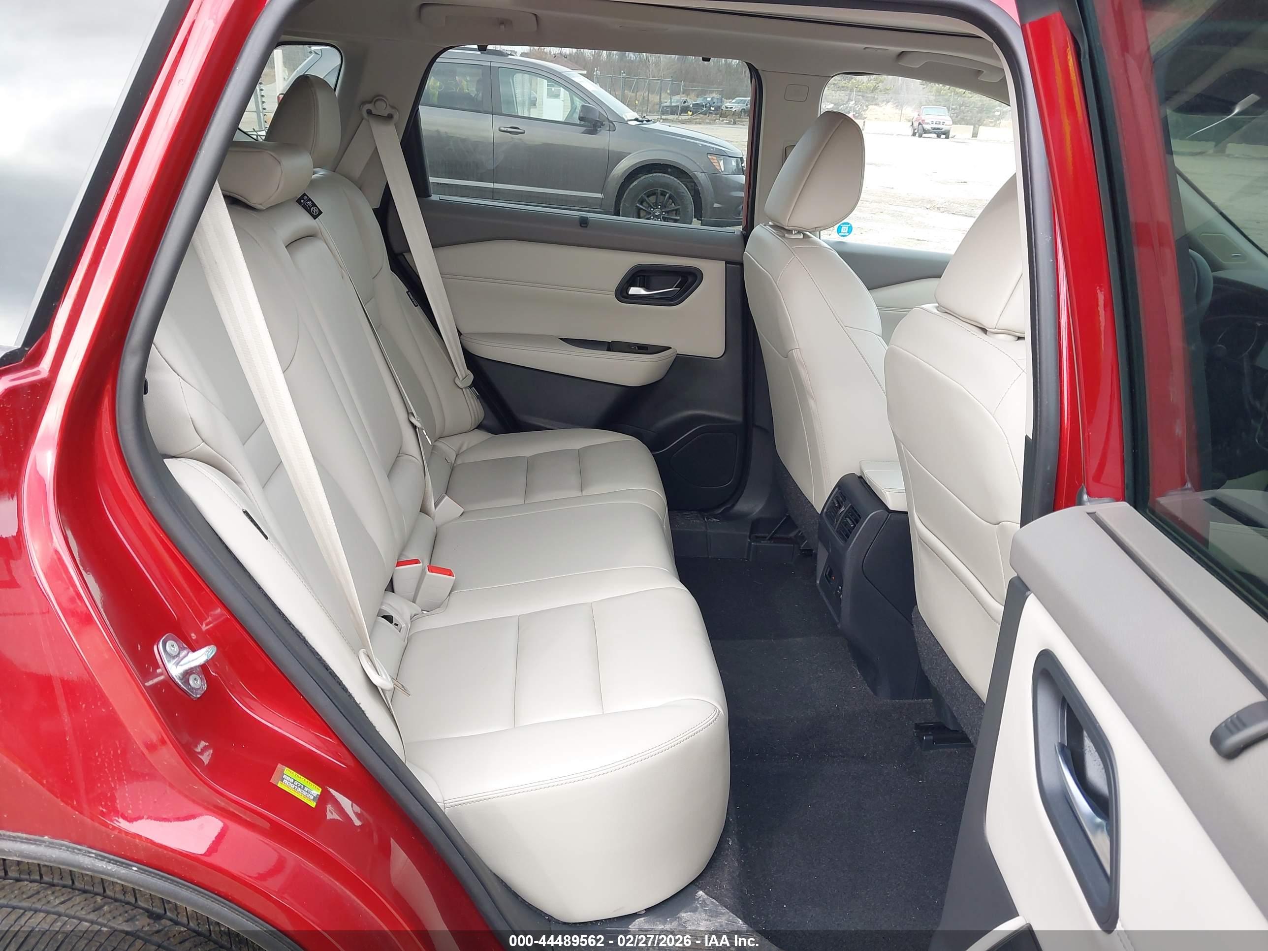 NISSAN ROGUE image 8