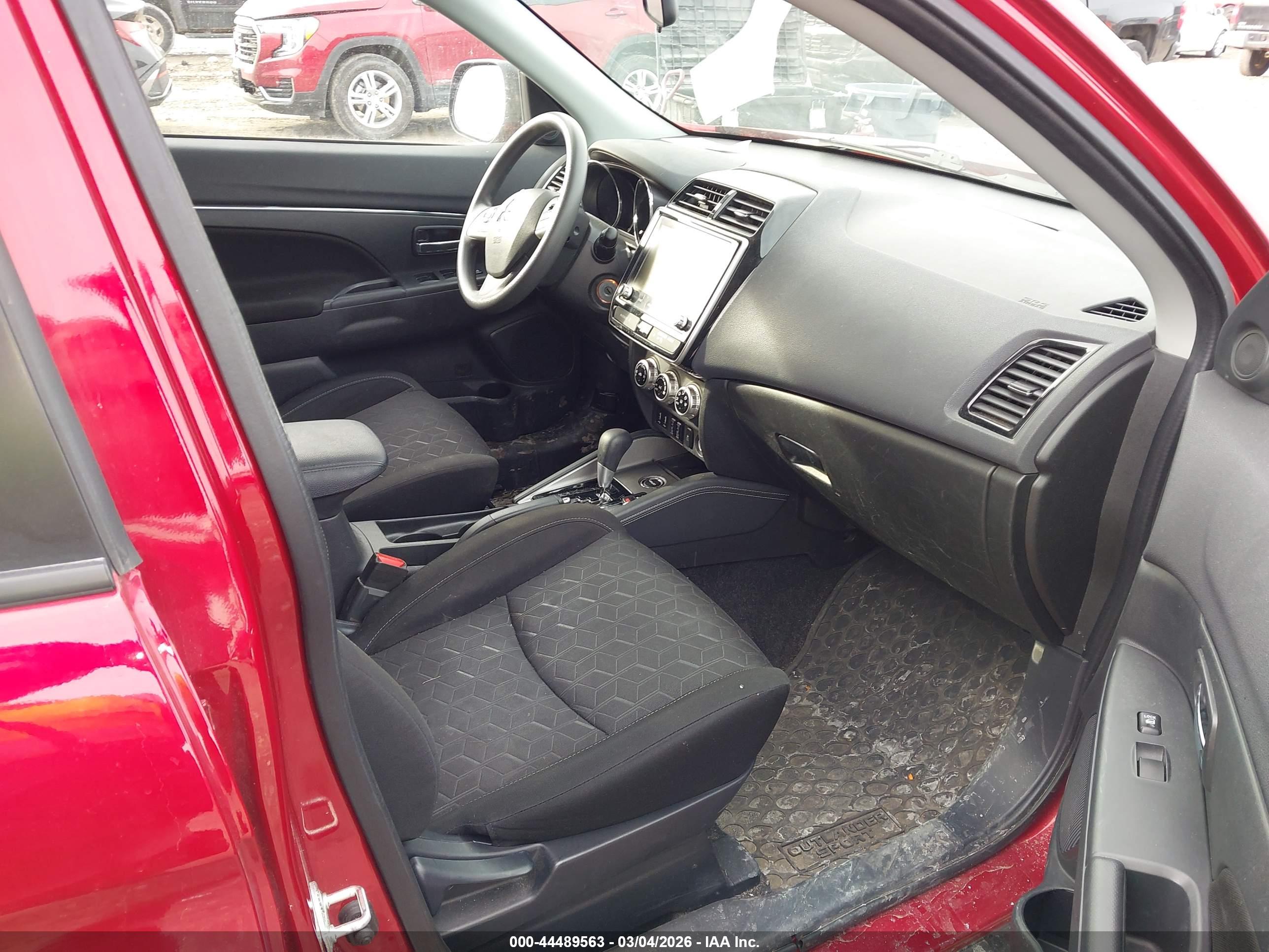 MITSUBISHI OUTLANDER image 5