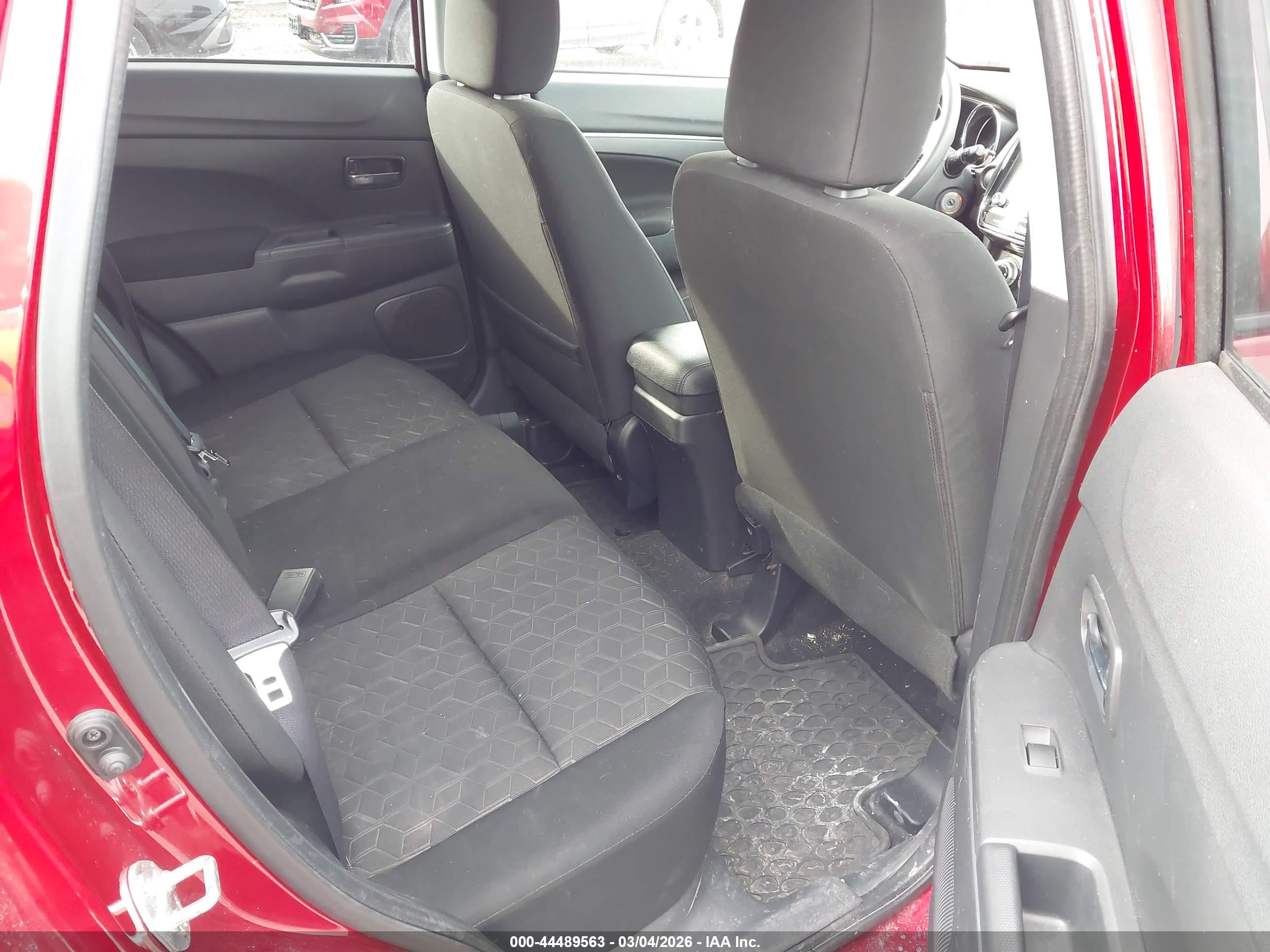 MITSUBISHI OUTLANDER image 8