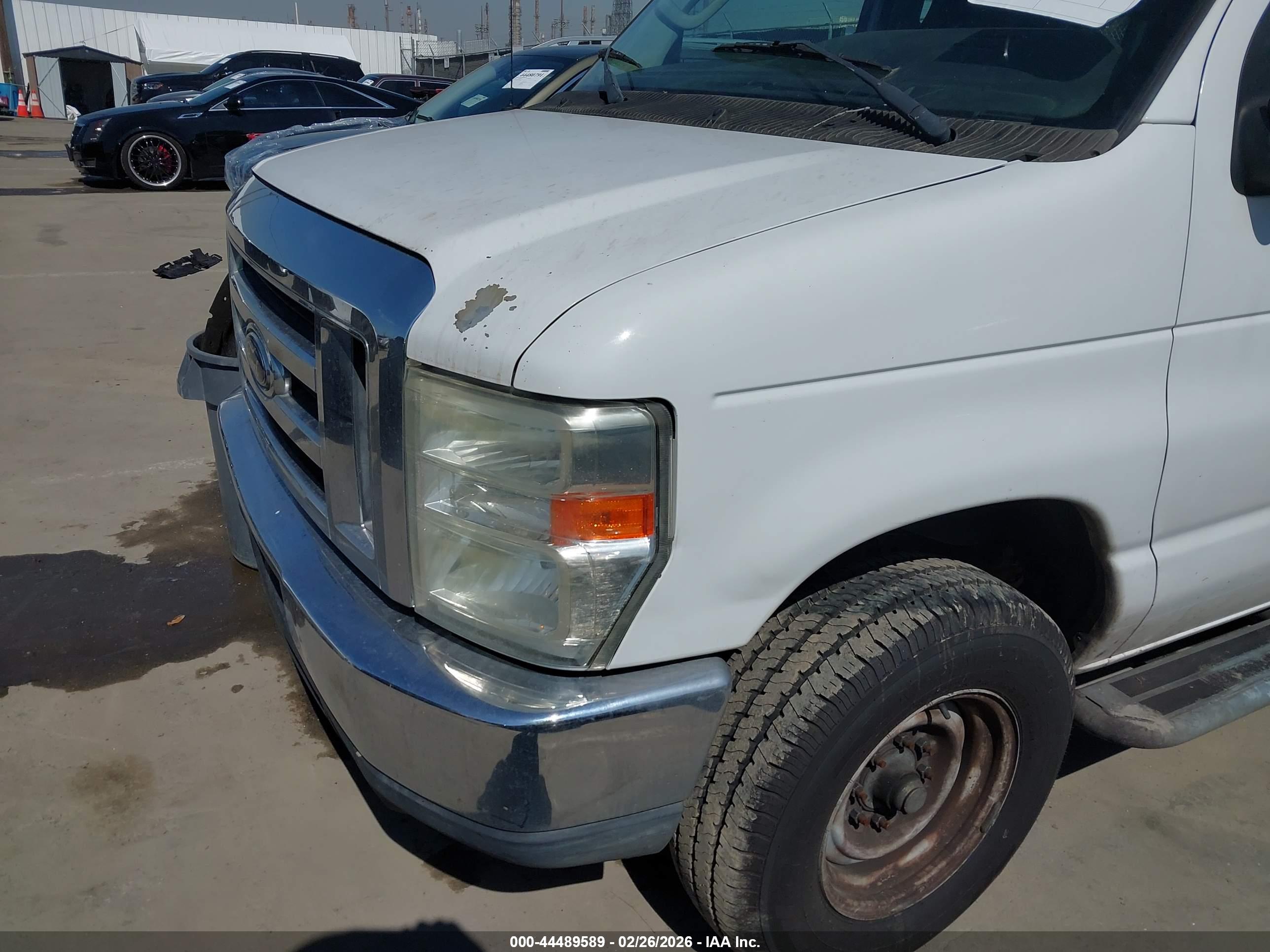 FORD E-250 image 6