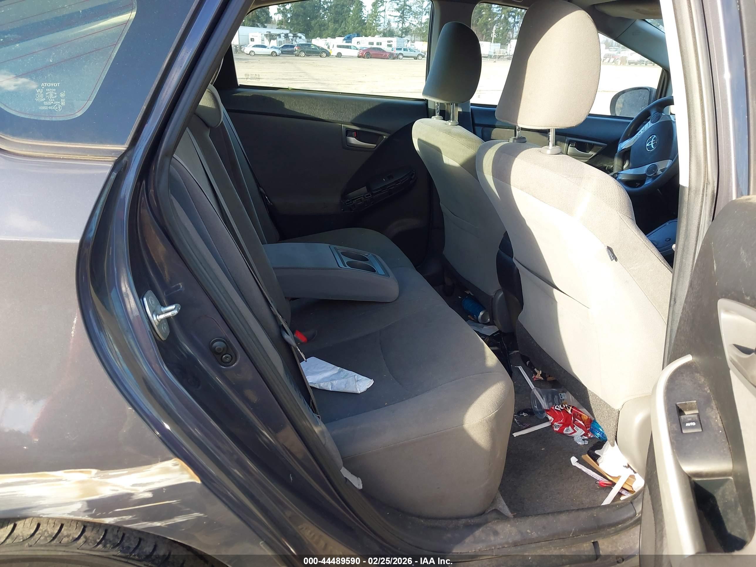 TOYOTA PRIUS image 8