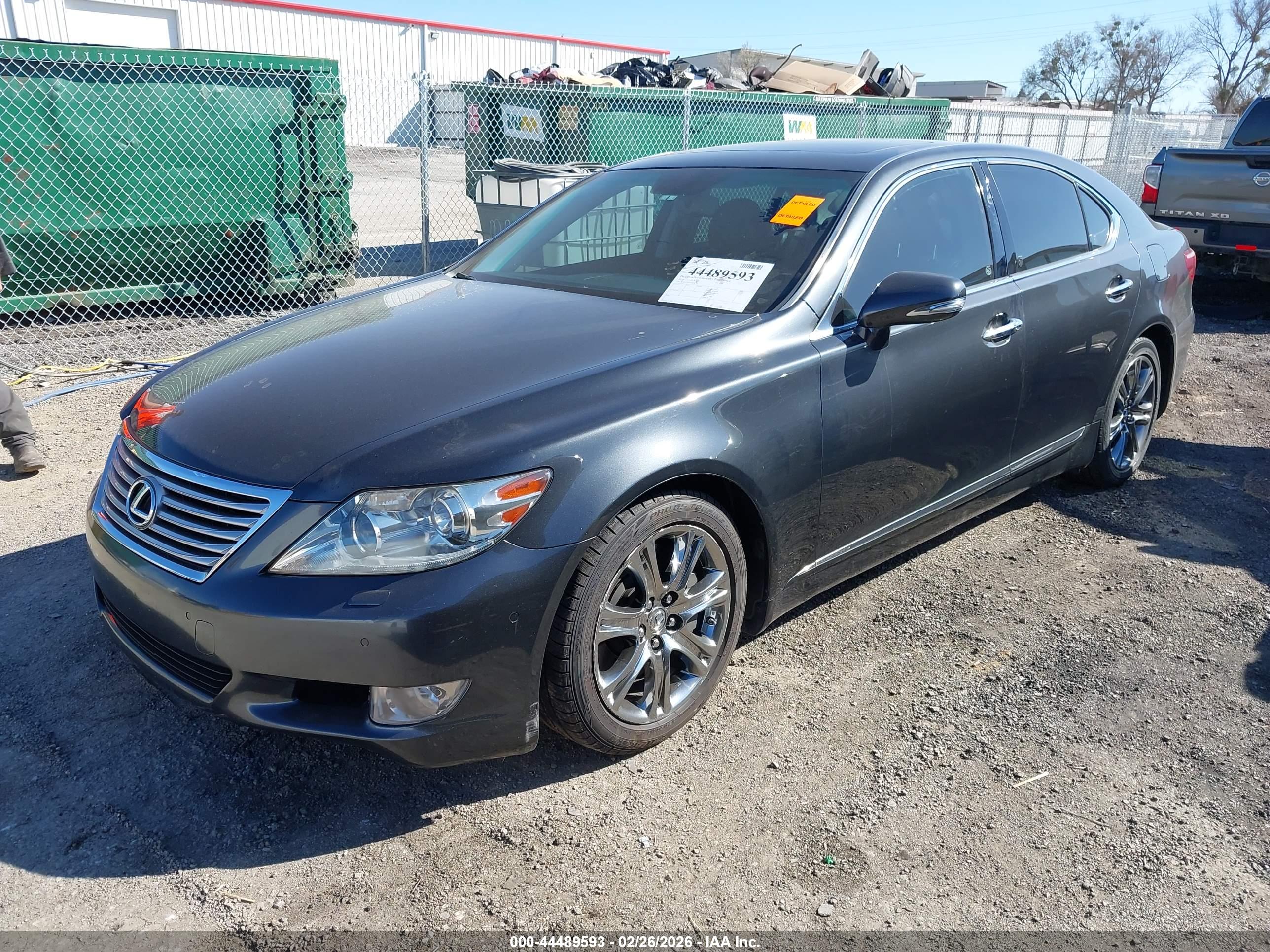 LEXUS LS image 2