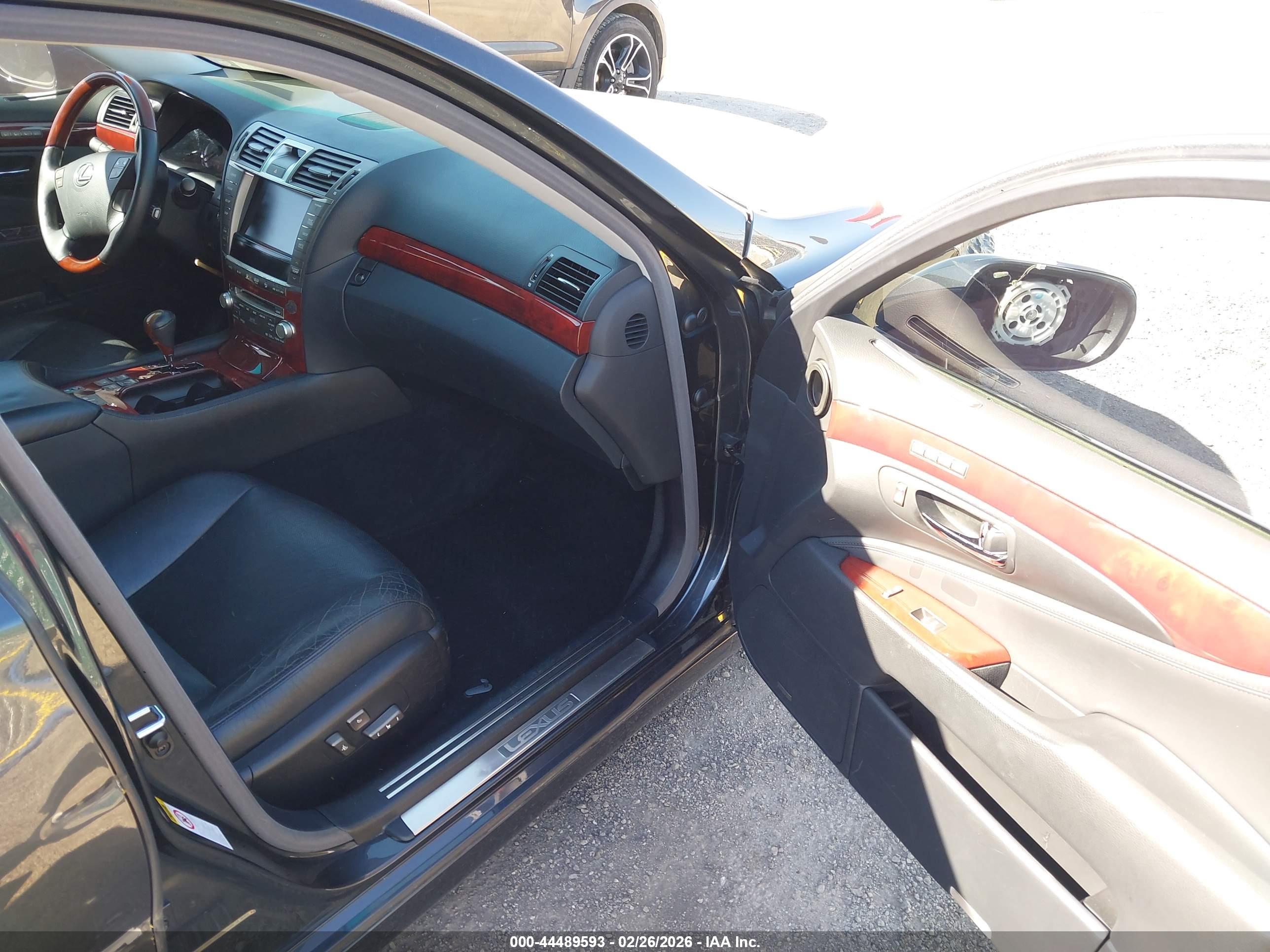 LEXUS LS image 5