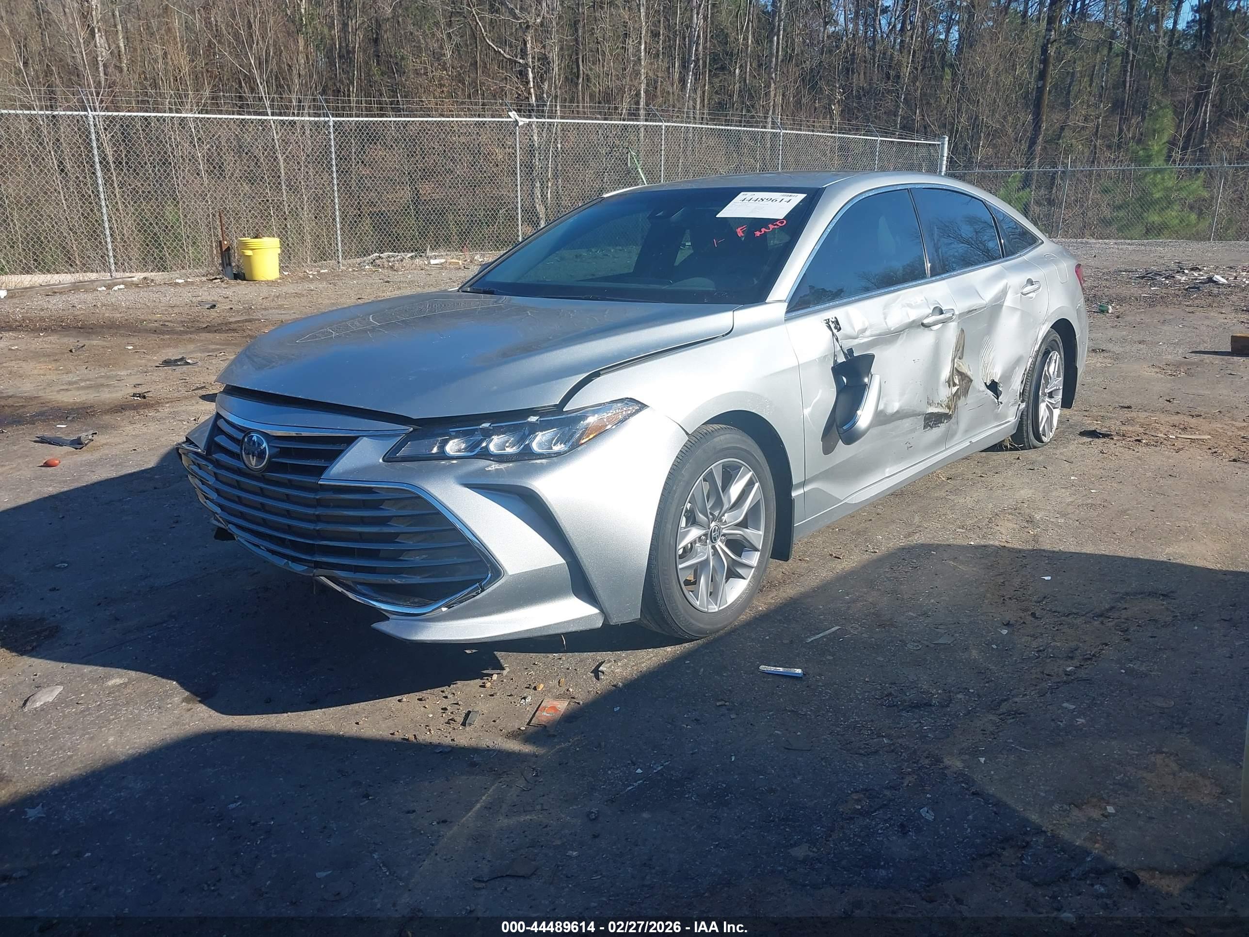 TOYOTA AVALON image 2