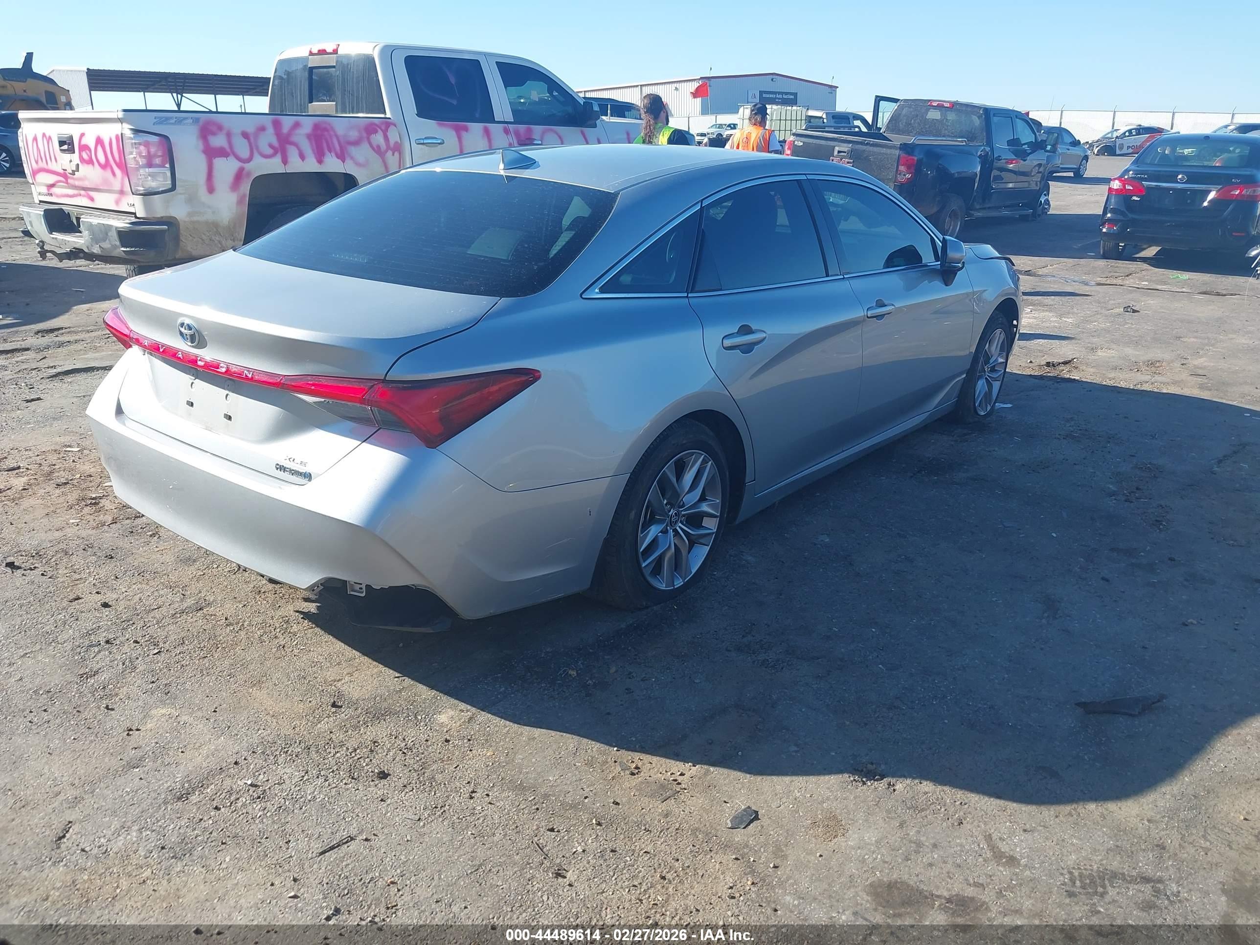 TOYOTA AVALON image 4