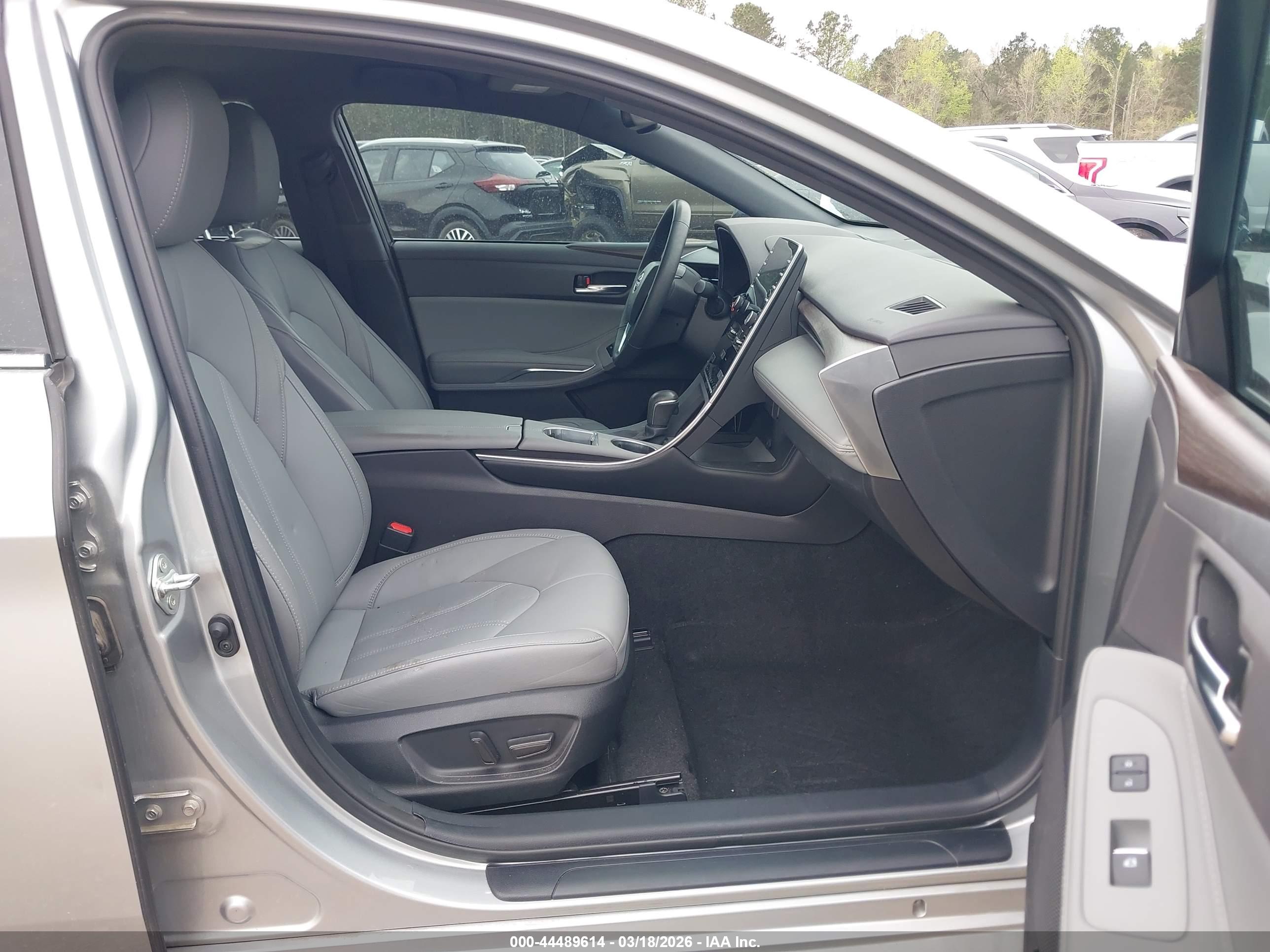 TOYOTA AVALON image 5