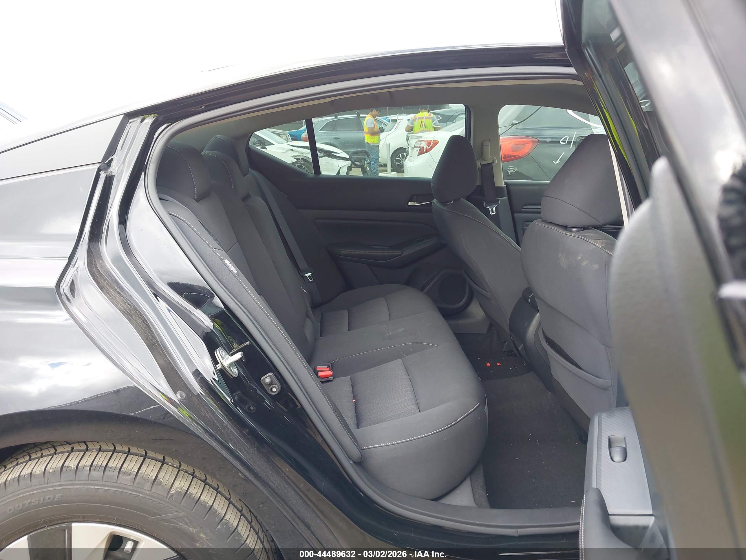 NISSAN ALTIMA image 8
