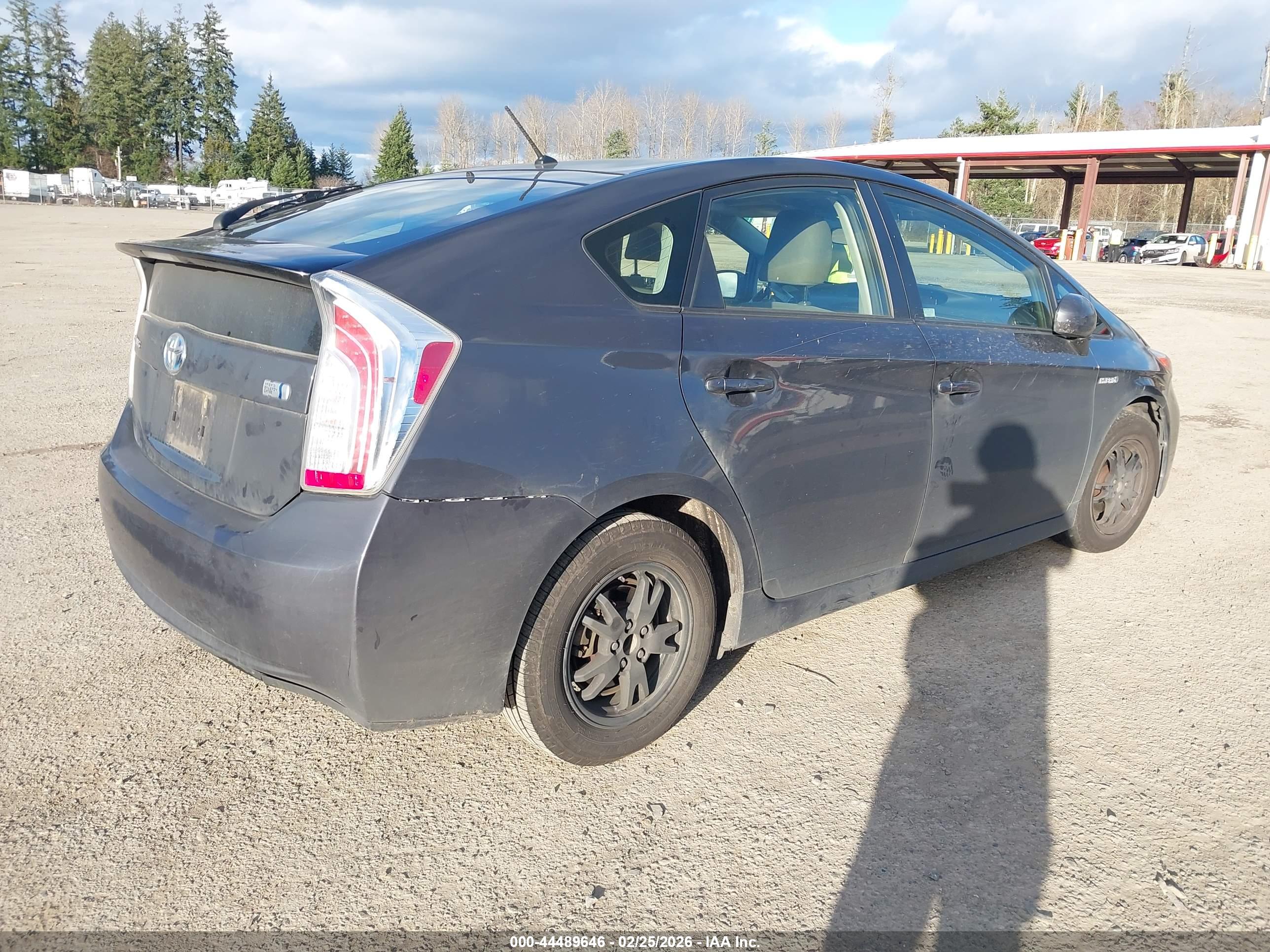 TOYOTA PRIUS image 4