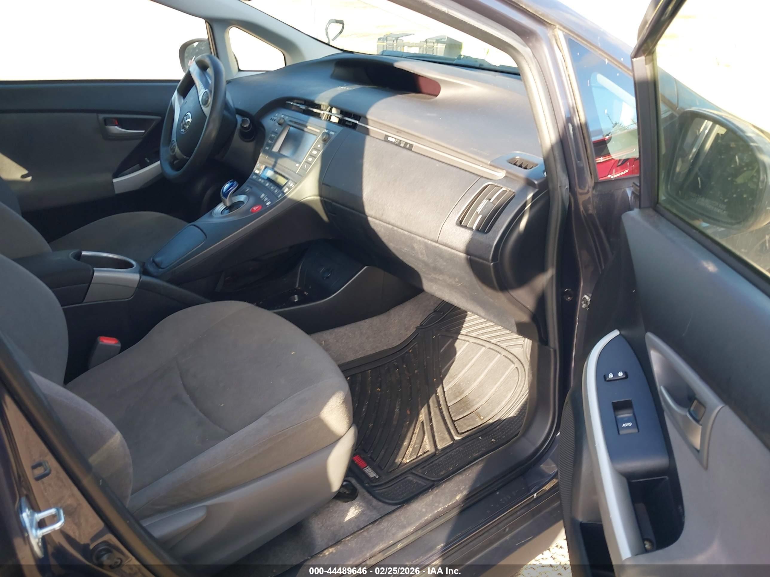 TOYOTA PRIUS image 5