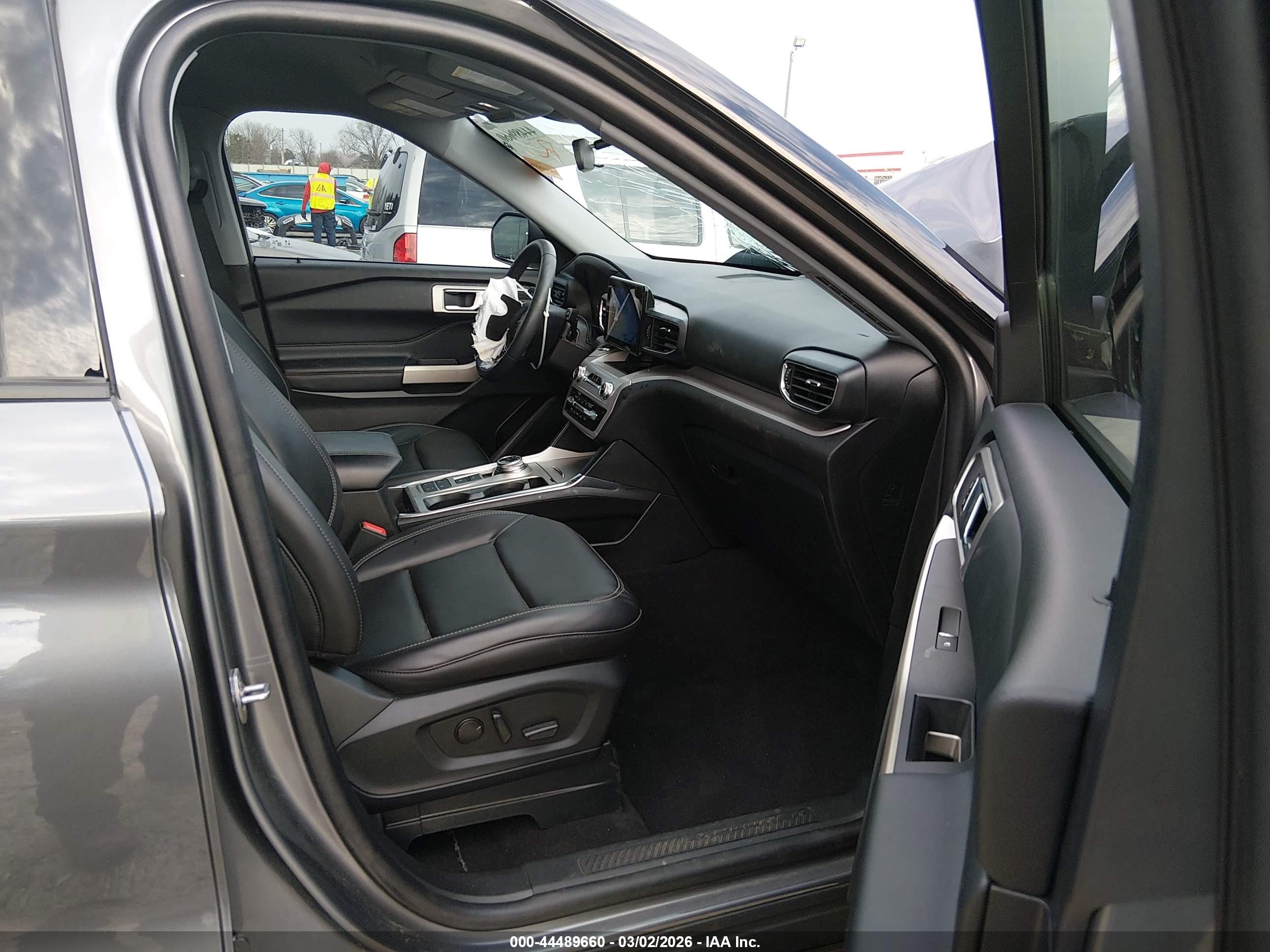 FORD EXPLORER image 5